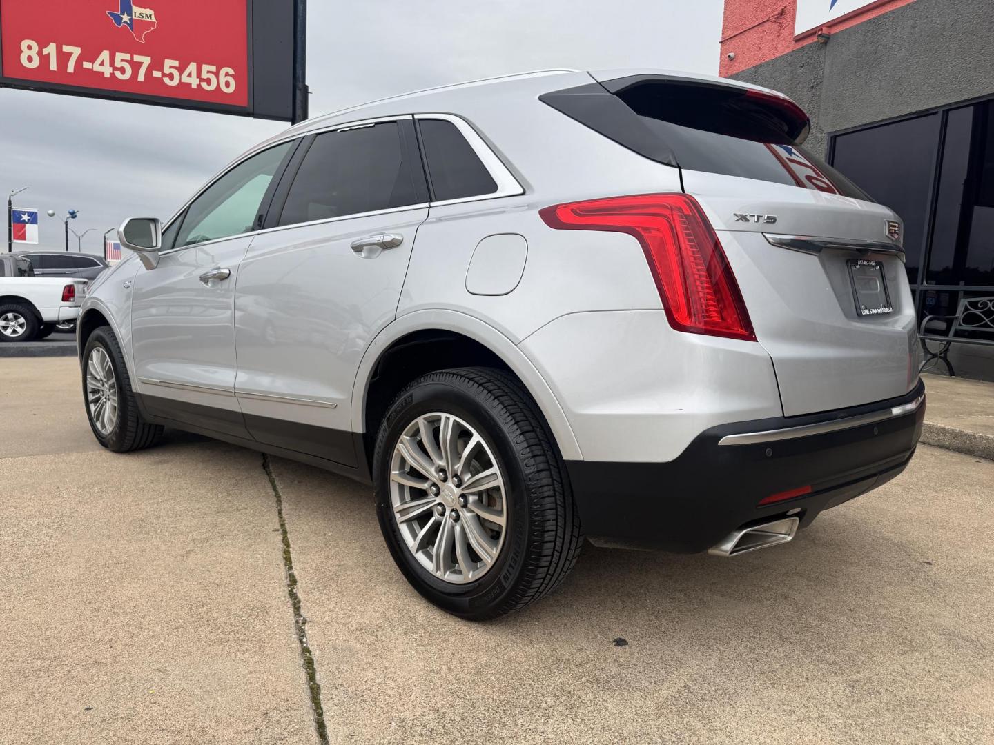 2017 SILVER CADILLAC XT5 LUXURY (1GYKNBRS4HZ) , located at 5900 E. Lancaster Ave., Fort Worth, TX, 76112, (817) 457-5456, 0.000000, 0.000000 - Photo#8