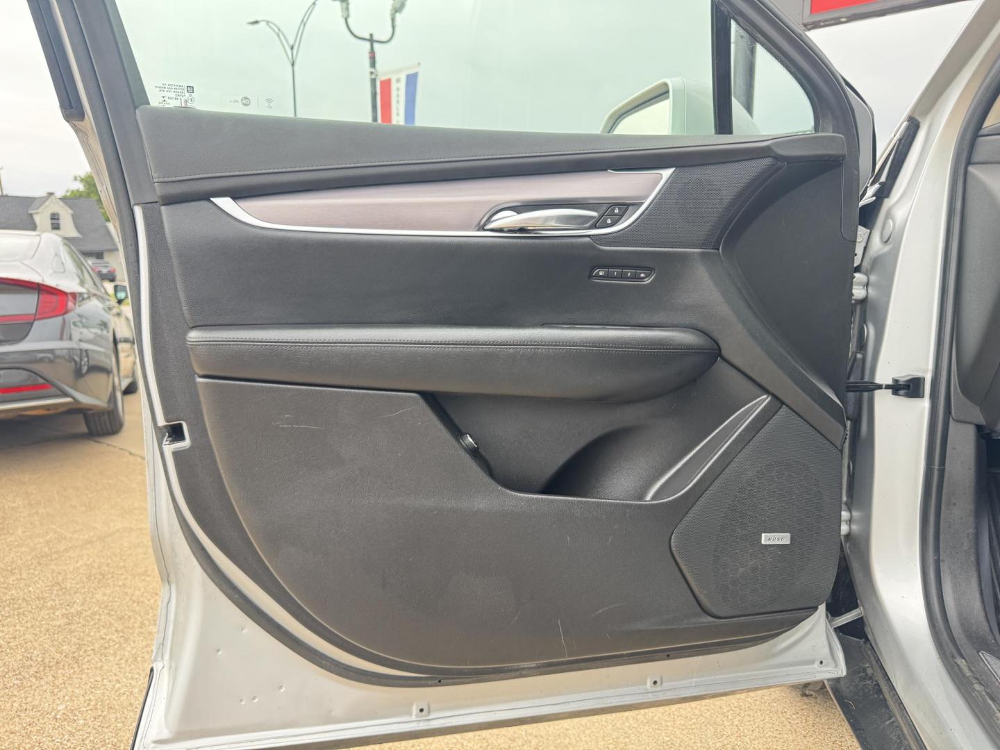 2017 SILVER CADILLAC XT5 LUXURY (1GYKNBRS4HZ) , located at 5900 E. Lancaster Ave., Fort Worth, TX, 76112, (817) 457-5456, 0.000000, 0.000000 - Photo#9