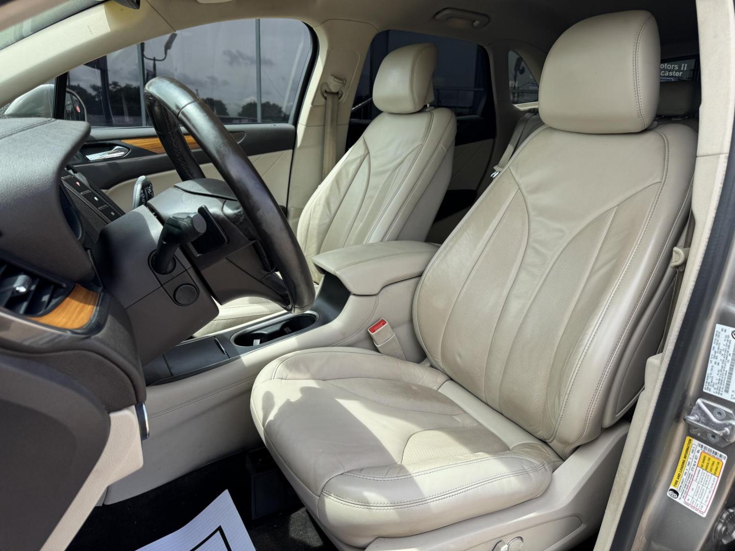 2017 SILVER LINCOLN MKC SELECT (5LMCJ2C91HU) , located at 5900 E. Lancaster Ave., Fort Worth, TX, 76112, (817) 457-5456, 0.000000, 0.000000 - Photo#9