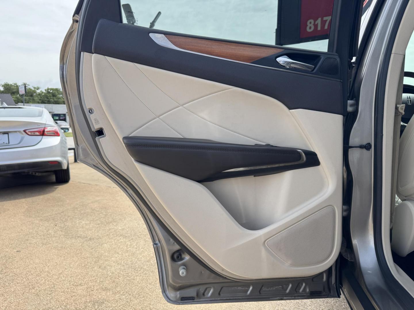 2017 SILVER LINCOLN MKC SELECT (5LMCJ2C91HU) , located at 5900 E. Lancaster Ave., Fort Worth, TX, 76112, (817) 457-5456, 0.000000, 0.000000 - Photo#10