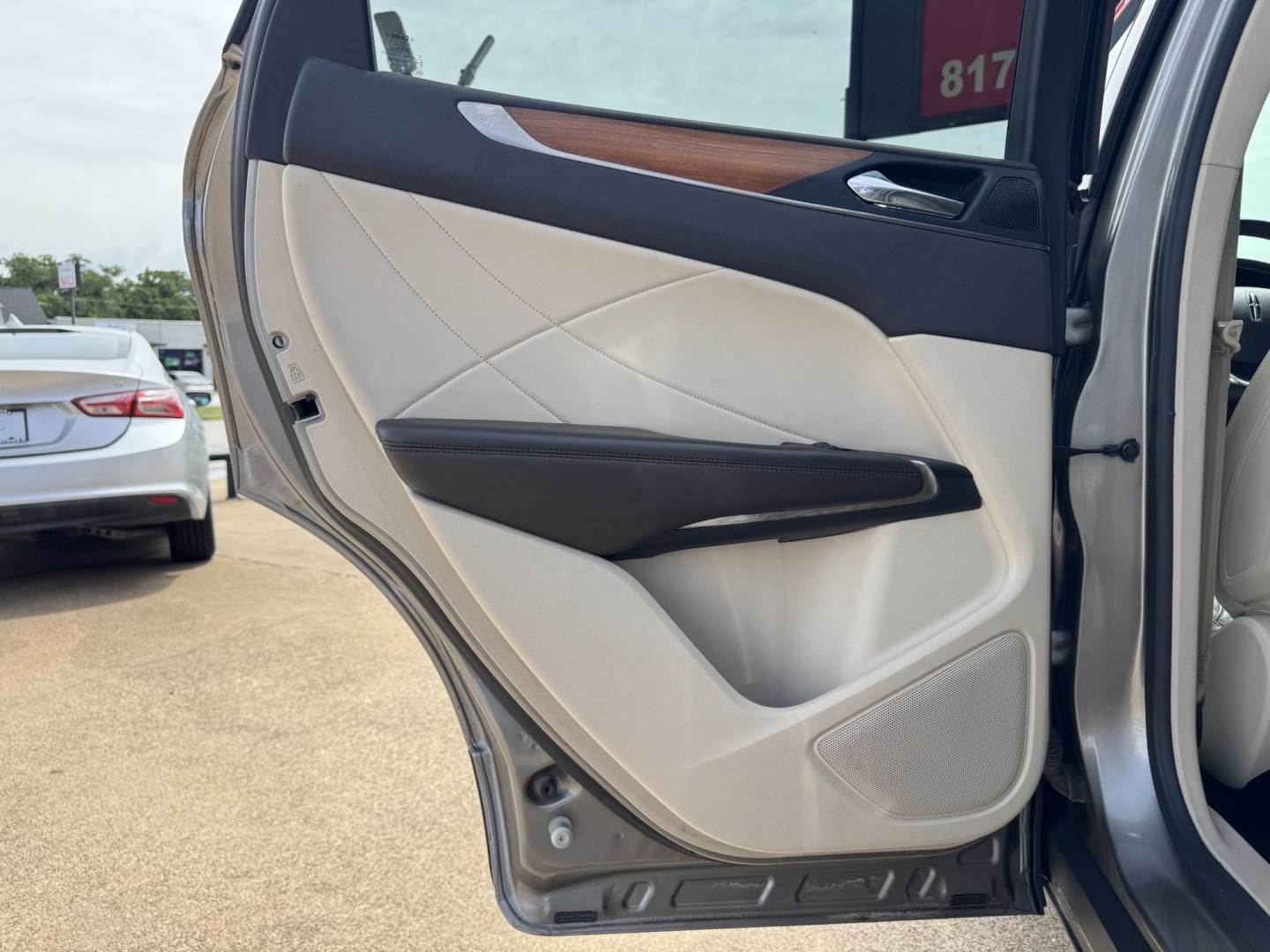 2017 SILVER LINCOLN MKC SELECT (5LMCJ2C91HU) , located at 5900 E. Lancaster Ave., Fort Worth, TX, 76112, (817) 457-5456, 0.000000, 0.000000- Photo#10