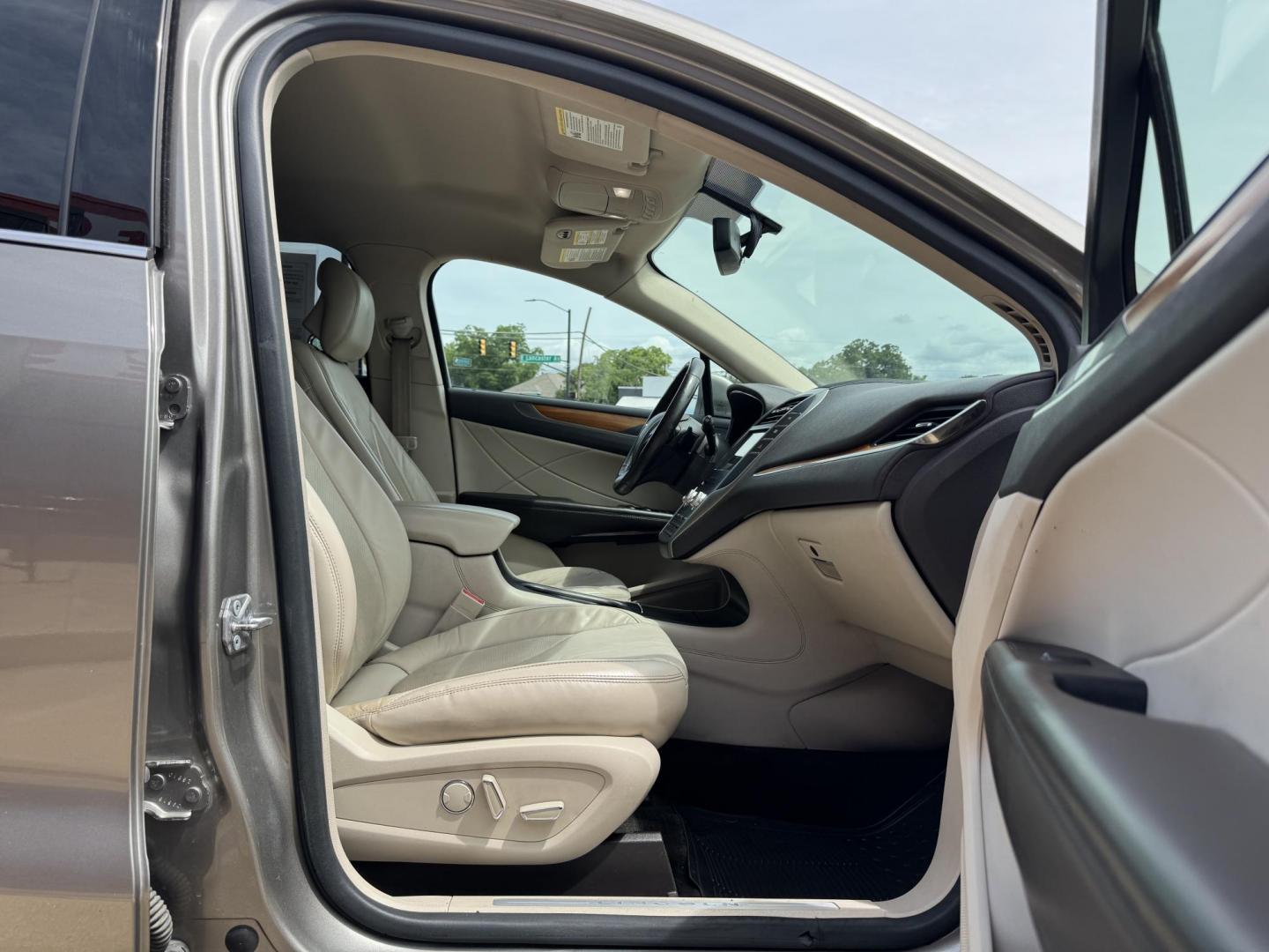 2017 SILVER LINCOLN MKC SELECT (5LMCJ2C91HU) , located at 5900 E. Lancaster Ave., Fort Worth, TX, 76112, (817) 457-5456, 0.000000, 0.000000 - Photo#15