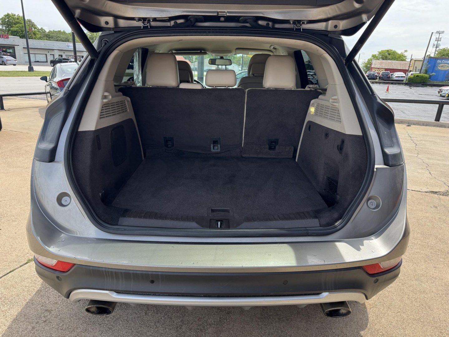 2017 SILVER LINCOLN MKC SELECT (5LMCJ2C91HU) , located at 5900 E. Lancaster Ave., Fort Worth, TX, 76112, (817) 457-5456, 0.000000, 0.000000- Photo#4