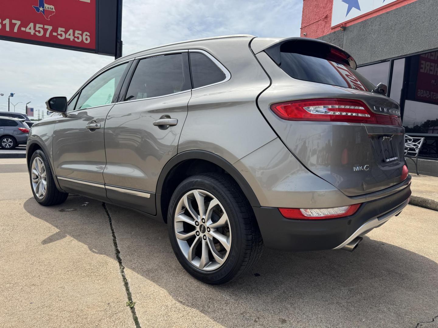 2017 SILVER LINCOLN MKC SELECT (5LMCJ2C91HU) , located at 5900 E. Lancaster Ave., Fort Worth, TX, 76112, (817) 457-5456, 0.000000, 0.000000 - Photo#5