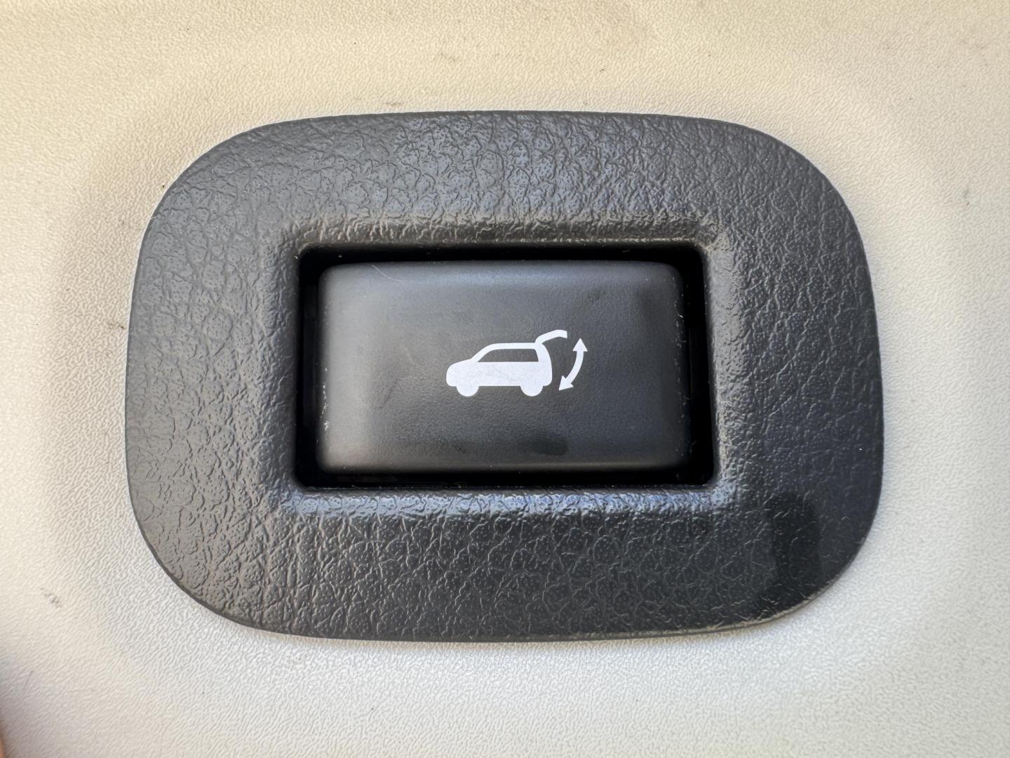 2018 BLUE NISSAN ROGUE S; SL; SV (KNMAT2MT2JP) , located at 5900 E. Lancaster Ave., Fort Worth, TX, 76112, (817) 457-5456, 0.000000, 0.000000 - Photo#6