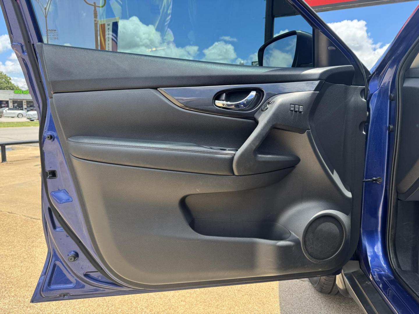 2018 BLUE NISSAN ROGUE S; SL; SV (KNMAT2MT2JP) , located at 5900 E. Lancaster Ave., Fort Worth, TX, 76112, (817) 457-5456, 0.000000, 0.000000 - Photo#8