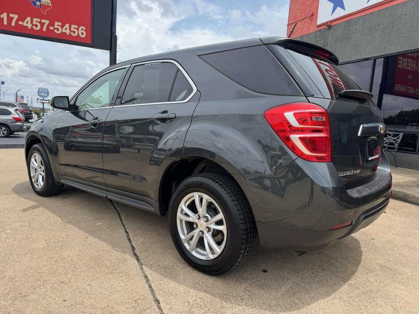 2017 GRAY CHEVROLET EQUINOX LS (2GNFLEEK5H6) , located at 5900 E. Lancaster Ave., Fort Worth, TX, 76112, (817) 457-5456, 0.000000, 0.000000 - Photo#6