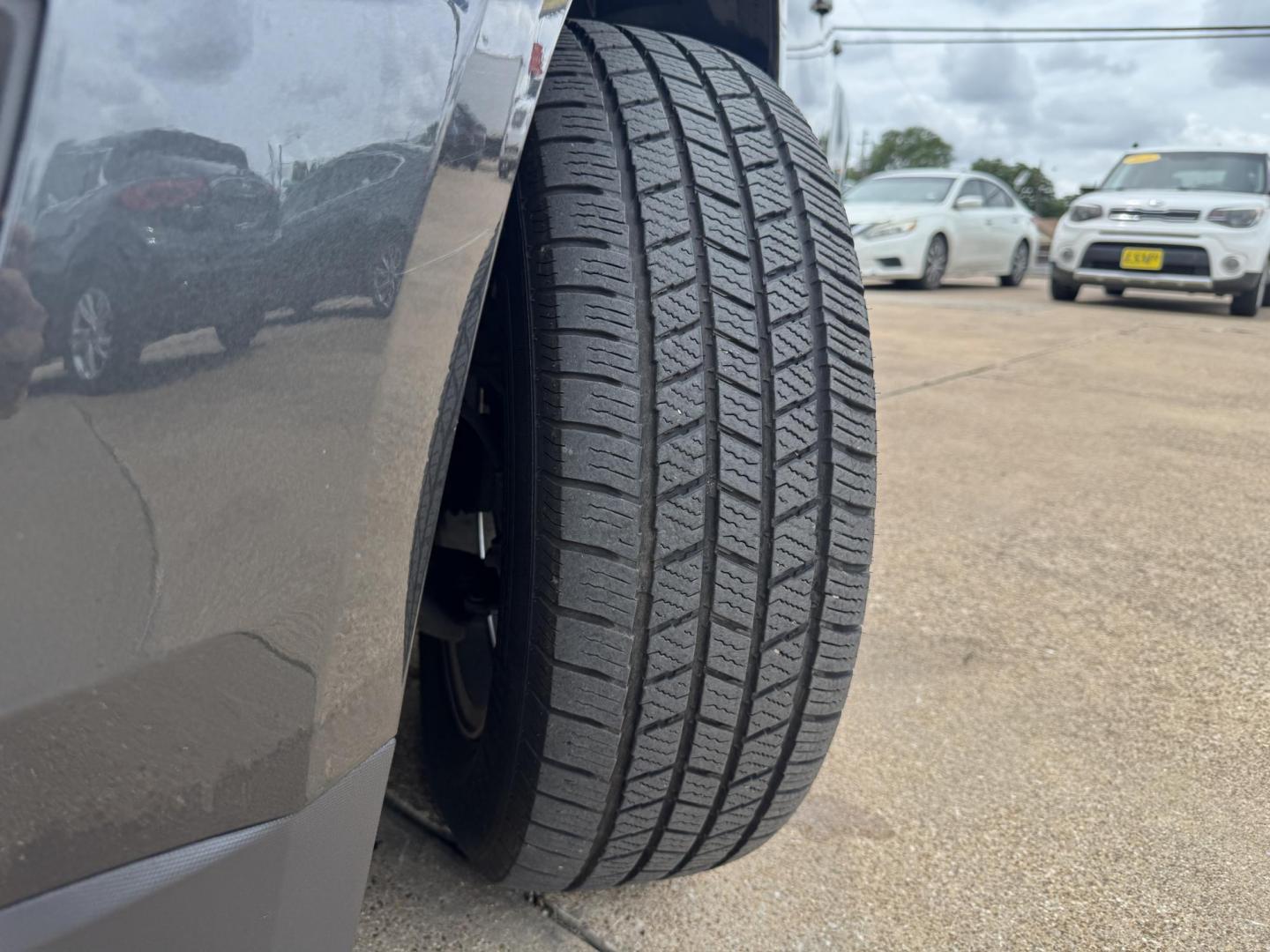 2017 GRAY CHEVROLET EQUINOX LS (2GNFLEEK5H6) , located at 5900 E. Lancaster Ave., Fort Worth, TX, 76112, (817) 457-5456, 0.000000, 0.000000 - Photo#21