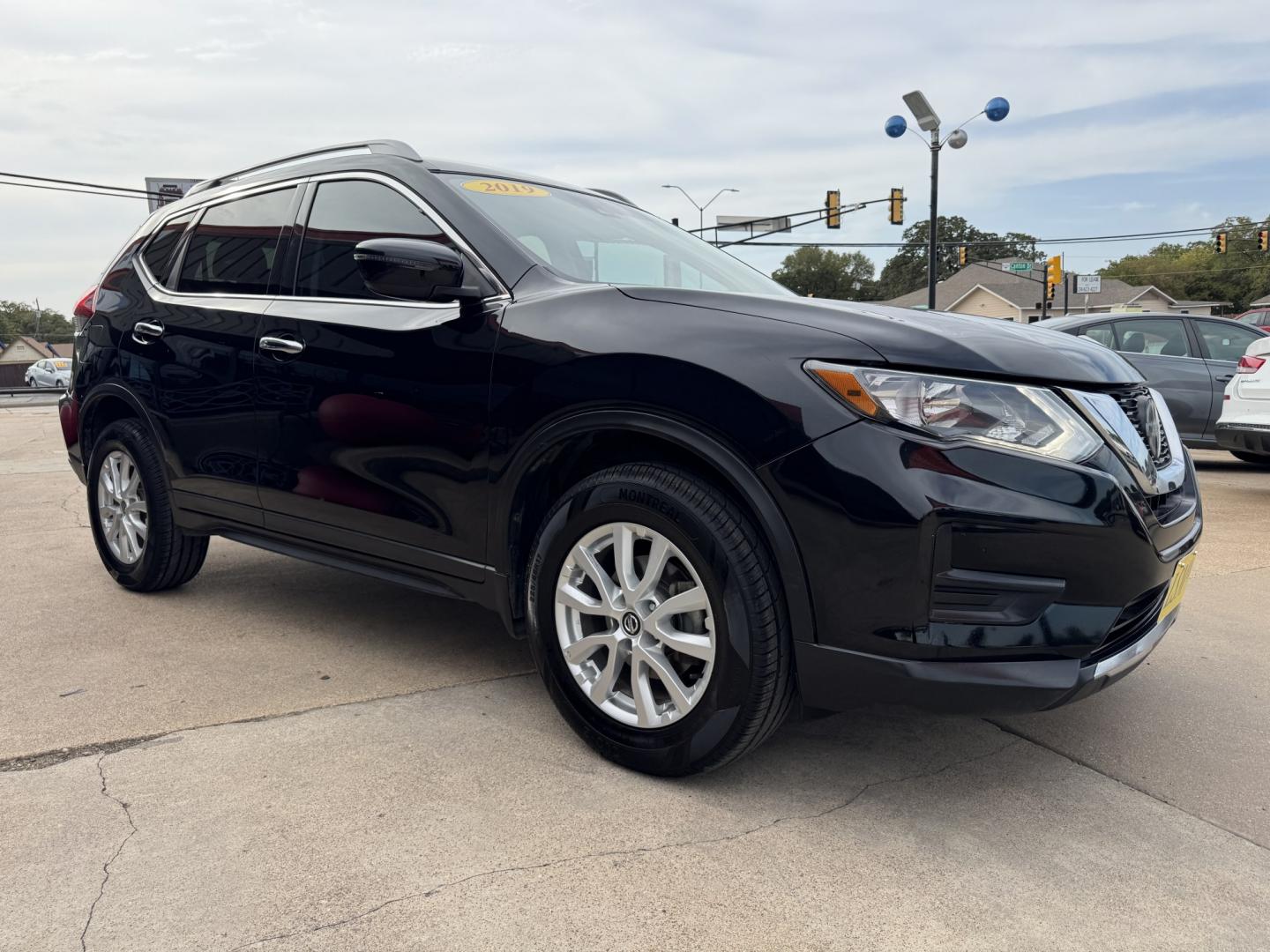 2019 BLACK NISSAN ROGUE S; SL; SV (5N1AT2MV2KC) , located at 5900 E. Lancaster Ave., Fort Worth, TX, 76112, (817) 457-5456, 0.000000, 0.000000- Photo#2