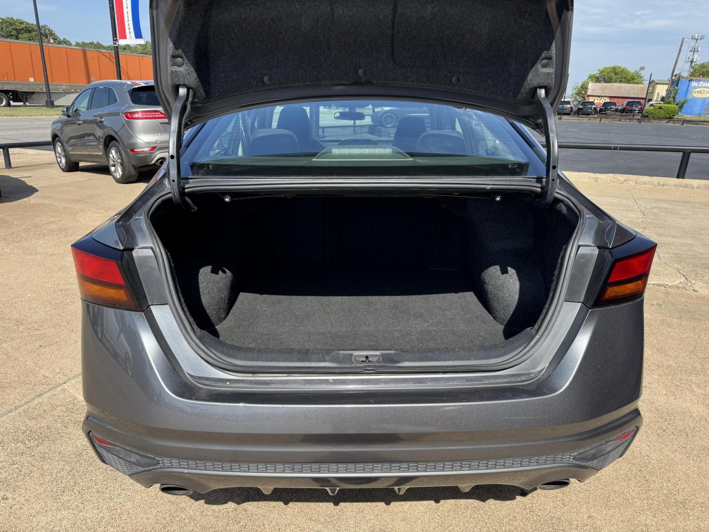 2019 GRAY NISSAN ALTIMA 2.5 SR (1N4BL4CW1KC) , located at 5900 E. Lancaster Ave., Fort Worth, TX, 76112, (817) 457-5456, 0.000000, 0.000000 - Photo#5