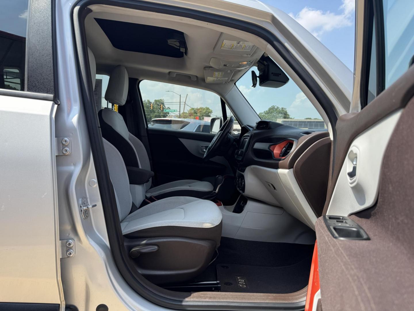 2015 SILVER JEEP RENEGADE LATITUDE (ZACCJABT2FP) , located at 5900 E. Lancaster Ave., Fort Worth, TX, 76112, (817) 457-5456, 0.000000, 0.000000- Photo#16