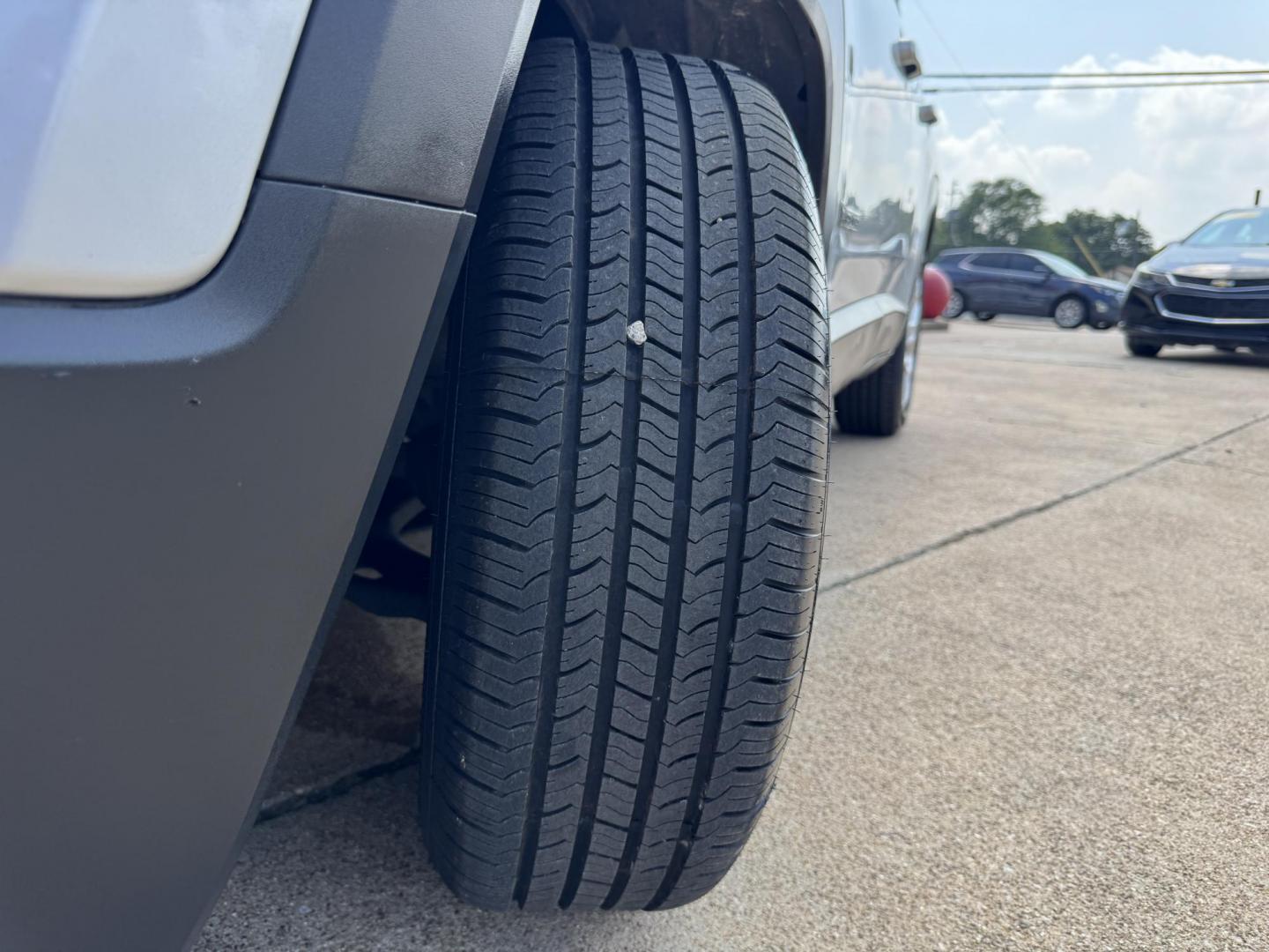 2015 SILVER JEEP RENEGADE LATITUDE (ZACCJABT2FP) , located at 5900 E. Lancaster Ave., Fort Worth, TX, 76112, (817) 457-5456, 0.000000, 0.000000- Photo#22