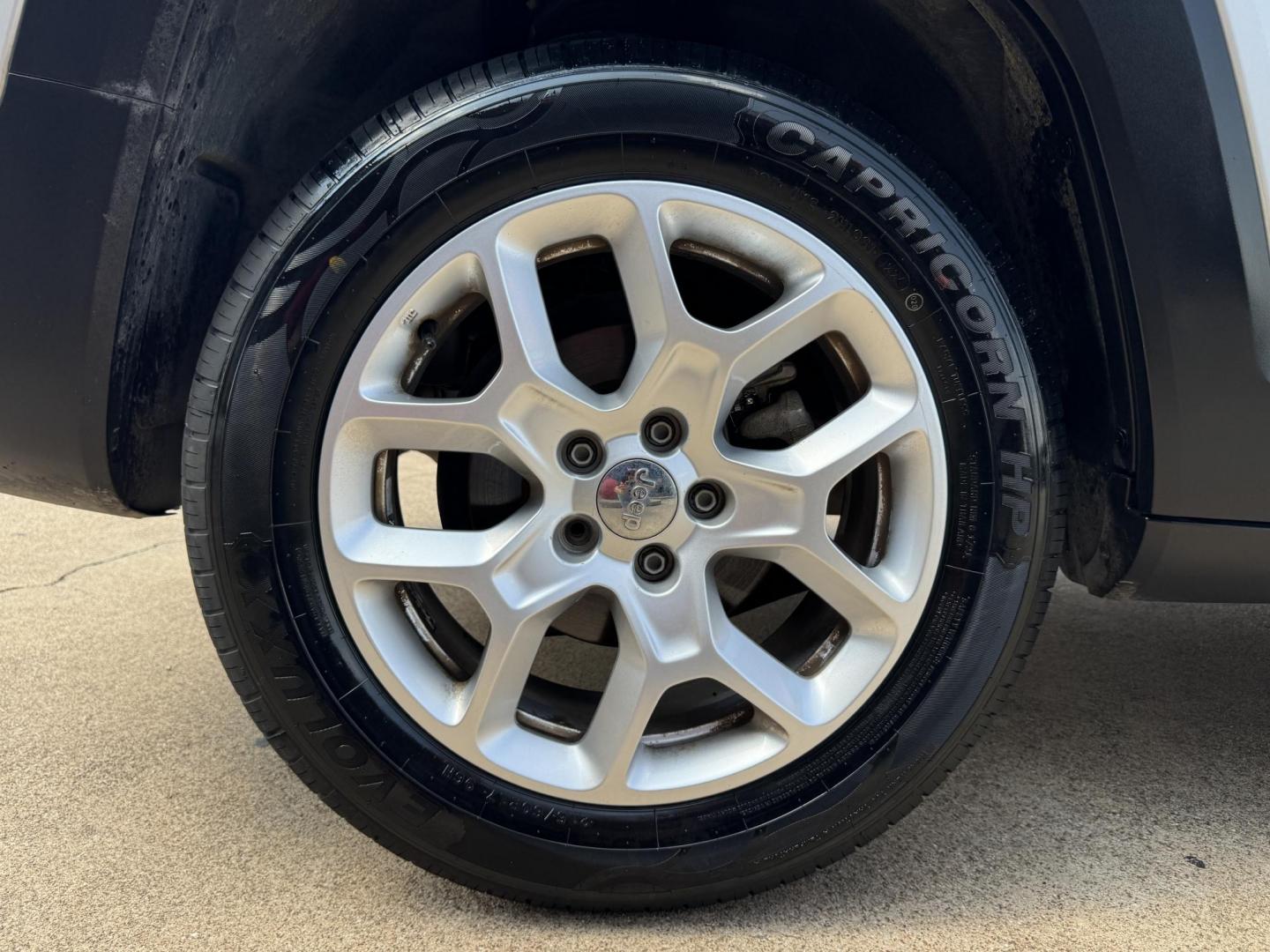 2015 SILVER JEEP RENEGADE LATITUDE (ZACCJABT2FP) , located at 5900 E. Lancaster Ave., Fort Worth, TX, 76112, (817) 457-5456, 0.000000, 0.000000- Photo#23
