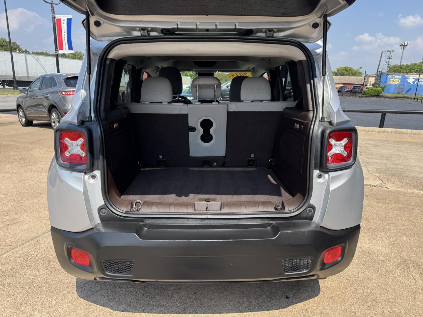 2015 SILVER JEEP RENEGADE LATITUDE (ZACCJABT2FP) , located at 5900 E. Lancaster Ave., Fort Worth, TX, 76112, (817) 457-5456, 0.000000, 0.000000- Photo#5