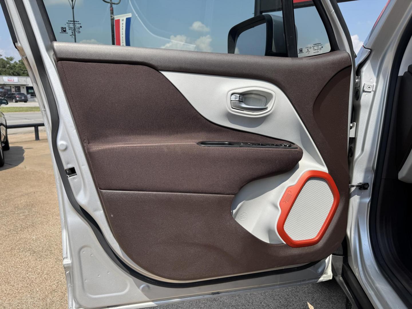 2015 SILVER JEEP RENEGADE LATITUDE (ZACCJABT2FP) , located at 5900 E. Lancaster Ave., Fort Worth, TX, 76112, (817) 457-5456, 0.000000, 0.000000- Photo#7