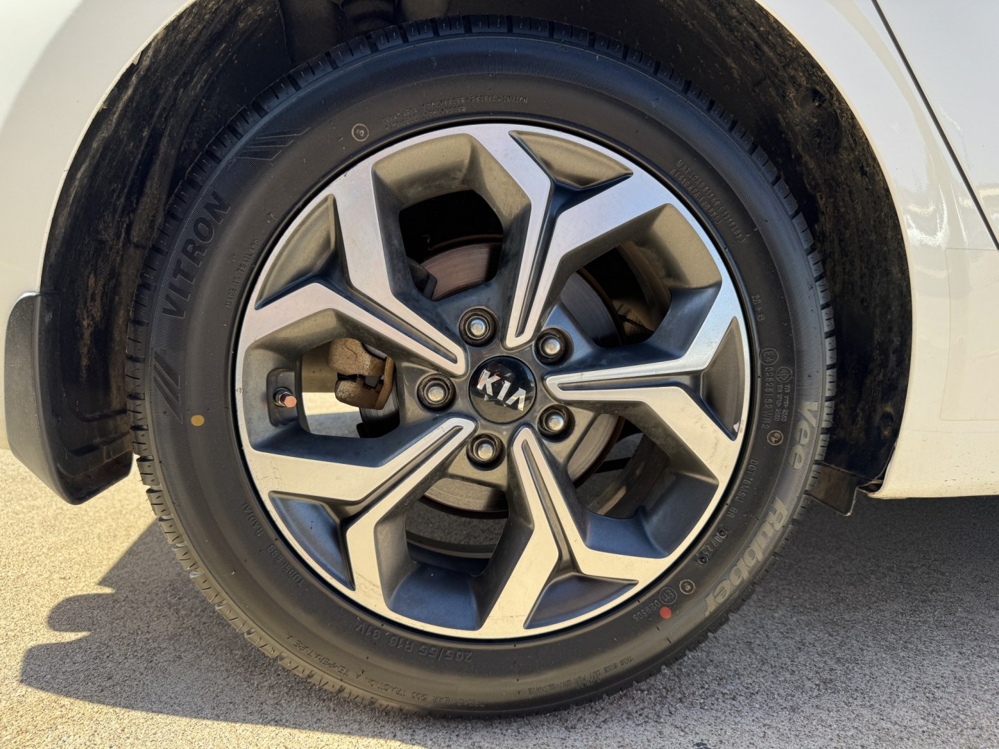 2020 WHITE KIA FORTE FE; LXS (3KPF24ADXLE) , located at 5900 E. Lancaster Ave., Fort Worth, TX, 76112, (817) 457-5456, 0.000000, 0.000000- Photo#24
