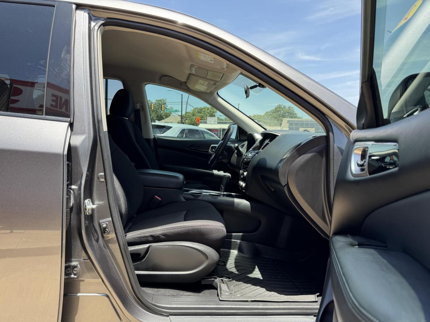 2019 GRAY NISSAN PATHFINDER S; SL; PL (5N1DR2MN9KC) , located at 5900 E. Lancaster Ave., Fort Worth, TX, 76112, (817) 457-5456, 0.000000, 0.000000- Photo#17