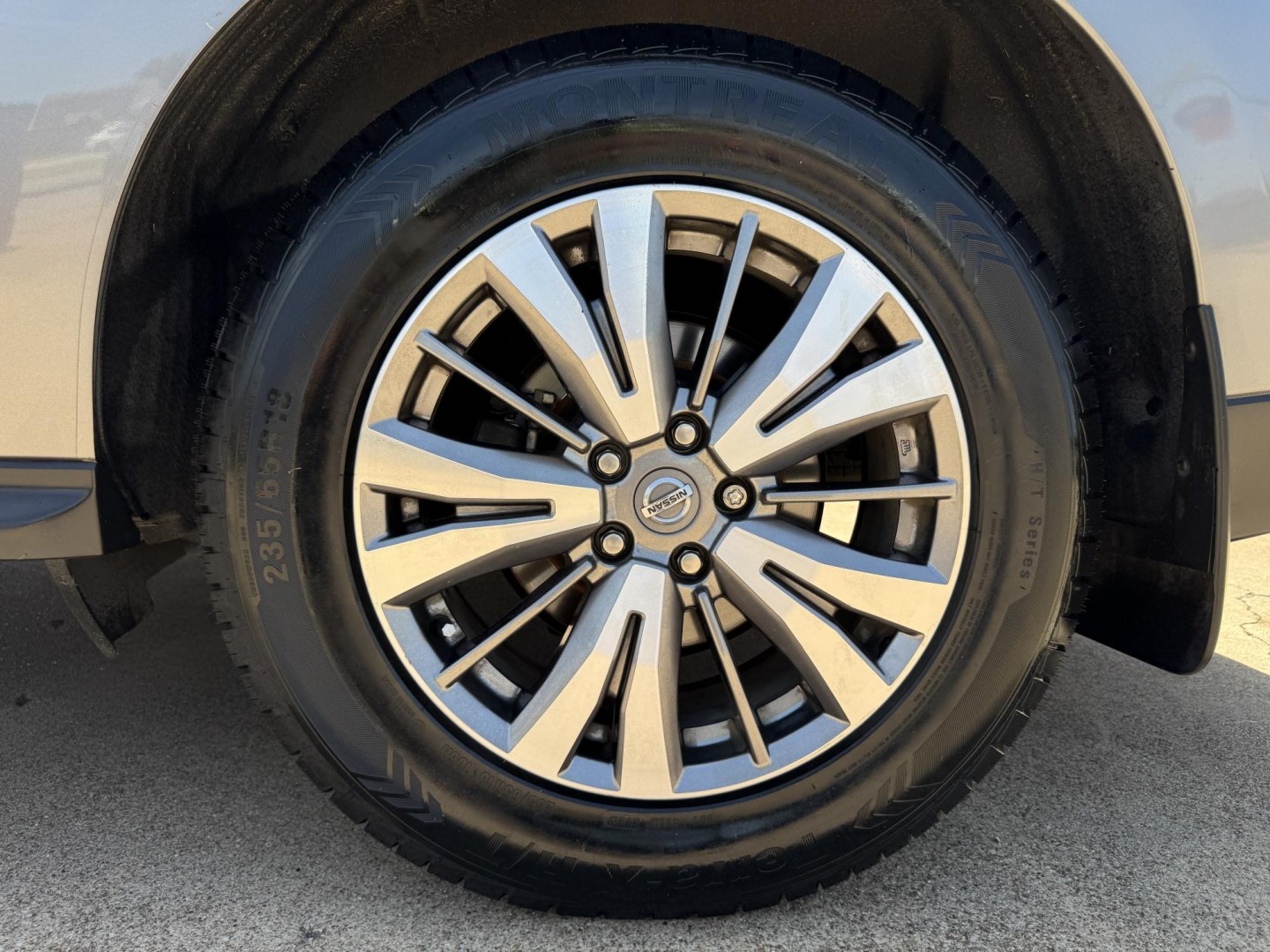 2019 GRAY NISSAN PATHFINDER S; SL; PL (5N1DR2MN9KC) , located at 5900 E. Lancaster Ave., Fort Worth, TX, 76112, (817) 457-5456, 0.000000, 0.000000- Photo#25