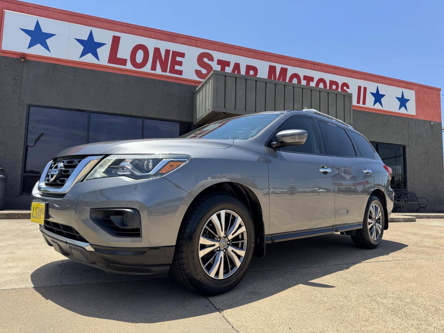 2019 GRAY NISSAN PATHFINDER S; SL; PL (5N1DR2MN9KC) , located at 5900 E. Lancaster Ave., Fort Worth, TX, 76112, (817) 457-5456, 0.000000, 0.000000- Photo#0