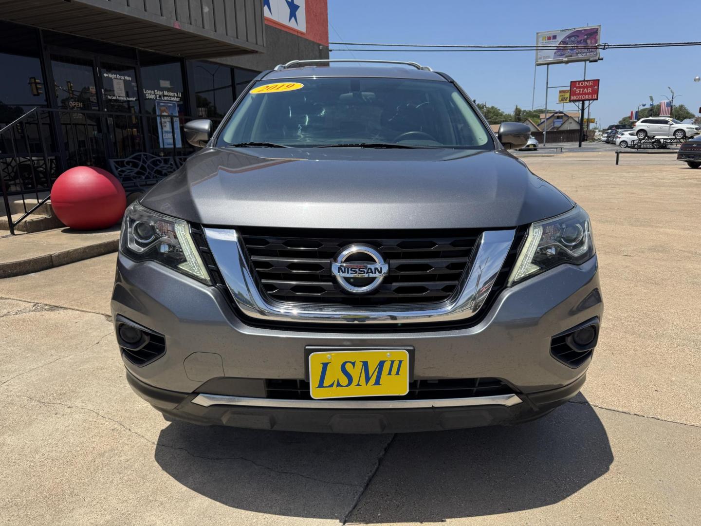 2019 GRAY NISSAN PATHFINDER S; SL; PL (5N1DR2MN9KC) , located at 5900 E. Lancaster Ave., Fort Worth, TX, 76112, (817) 457-5456, 0.000000, 0.000000- Photo#1