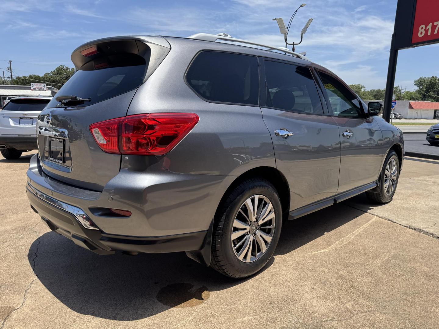 2019 GRAY NISSAN PATHFINDER S; SL; PL (5N1DR2MN9KC) , located at 5900 E. Lancaster Ave., Fort Worth, TX, 76112, (817) 457-5456, 0.000000, 0.000000- Photo#3