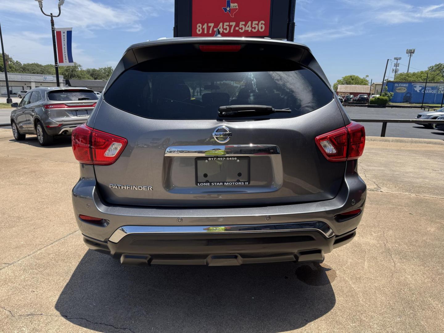 2019 GRAY NISSAN PATHFINDER S; SL; PL (5N1DR2MN9KC) , located at 5900 E. Lancaster Ave., Fort Worth, TX, 76112, (817) 457-5456, 0.000000, 0.000000- Photo#4