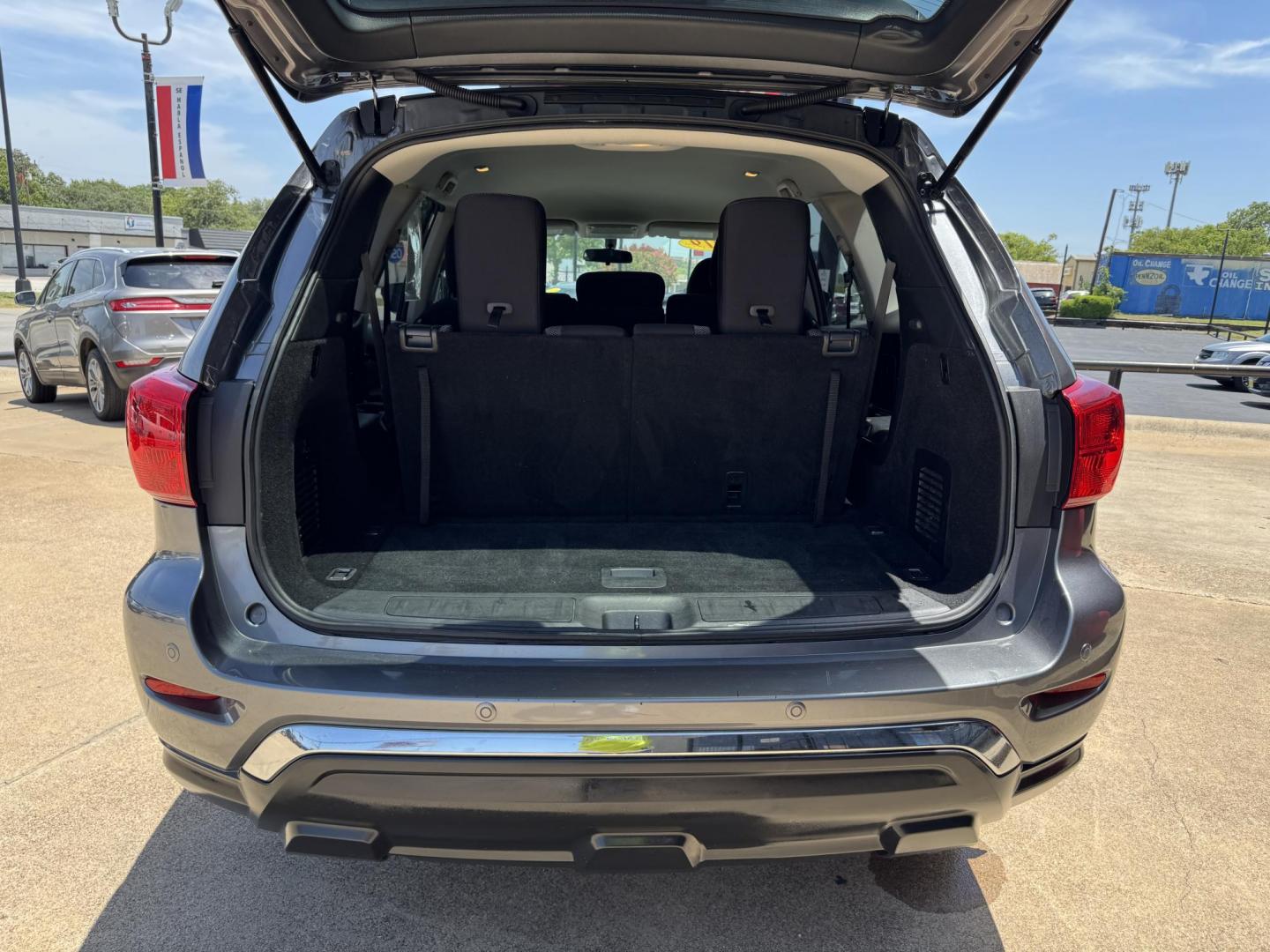 2019 GRAY NISSAN PATHFINDER S; SL; PL (5N1DR2MN9KC) , located at 5900 E. Lancaster Ave., Fort Worth, TX, 76112, (817) 457-5456, 0.000000, 0.000000- Photo#5