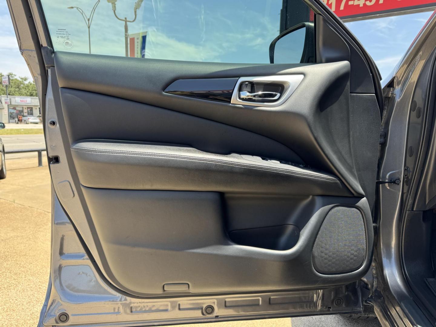 2019 GRAY NISSAN PATHFINDER S; SL; PL (5N1DR2MN9KC) , located at 5900 E. Lancaster Ave., Fort Worth, TX, 76112, (817) 457-5456, 0.000000, 0.000000- Photo#8