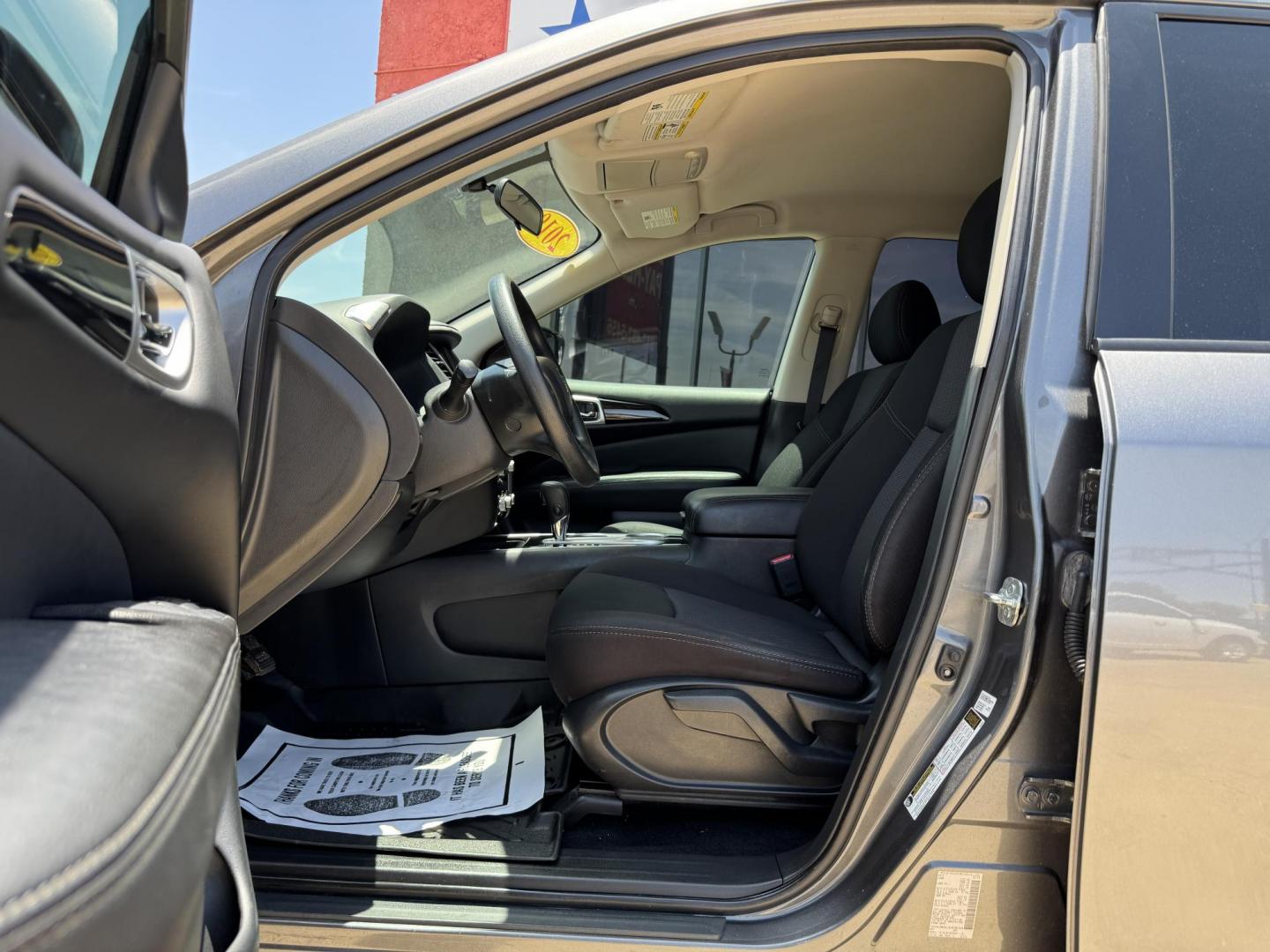 2019 GRAY NISSAN PATHFINDER S; SL; PL (5N1DR2MN9KC) , located at 5900 E. Lancaster Ave., Fort Worth, TX, 76112, (817) 457-5456, 0.000000, 0.000000- Photo#9