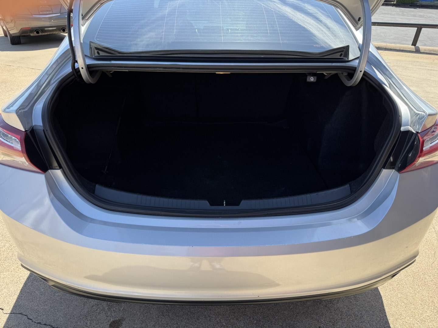 2020 SILVER CHEVROLET MALIBU LT (1LT) (1G1ZD5ST7LF) , located at 5900 E. Lancaster Ave., Fort Worth, TX, 76112, (817) 457-5456, 0.000000, 0.000000- Photo#5