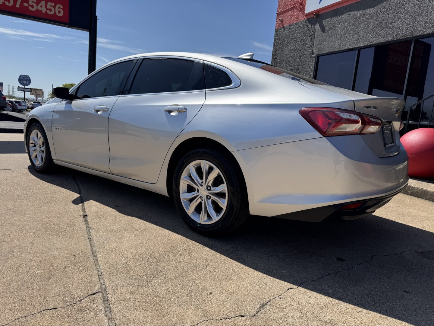 2020 SILVER CHEVROLET MALIBU LT (1LT) (1G1ZD5ST7LF) , located at 5900 E. Lancaster Ave., Fort Worth, TX, 76112, (817) 457-5456, 0.000000, 0.000000- Photo#6