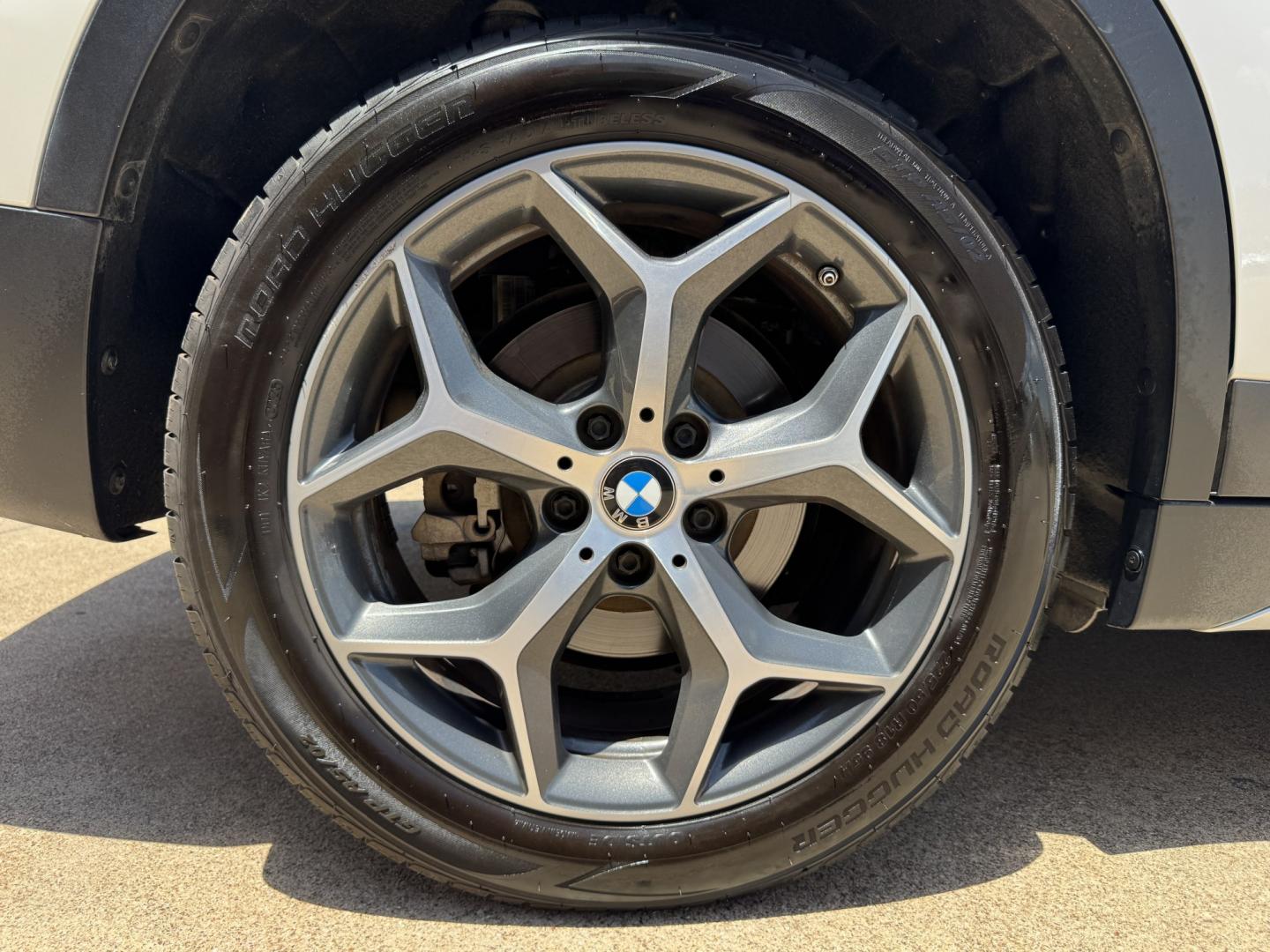 2018 WHITE BMW X1 SDRIVE28I (WBXHU7C31J5) , located at 5900 E. Lancaster Ave., Fort Worth, TX, 76112, (817) 457-5456, 0.000000, 0.000000- Photo#27