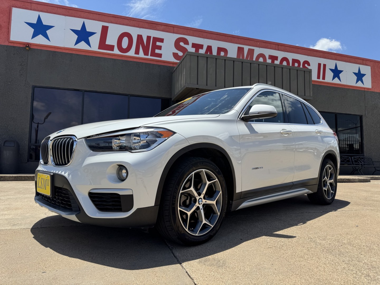 2018 WHITE BMW X1 SDRIVE28I (WBXHU7C31J5) , located at 5900 E. Lancaster Ave., Fort Worth, TX, 76112, (817) 457-5456, 0.000000, 0.000000- Photo#0