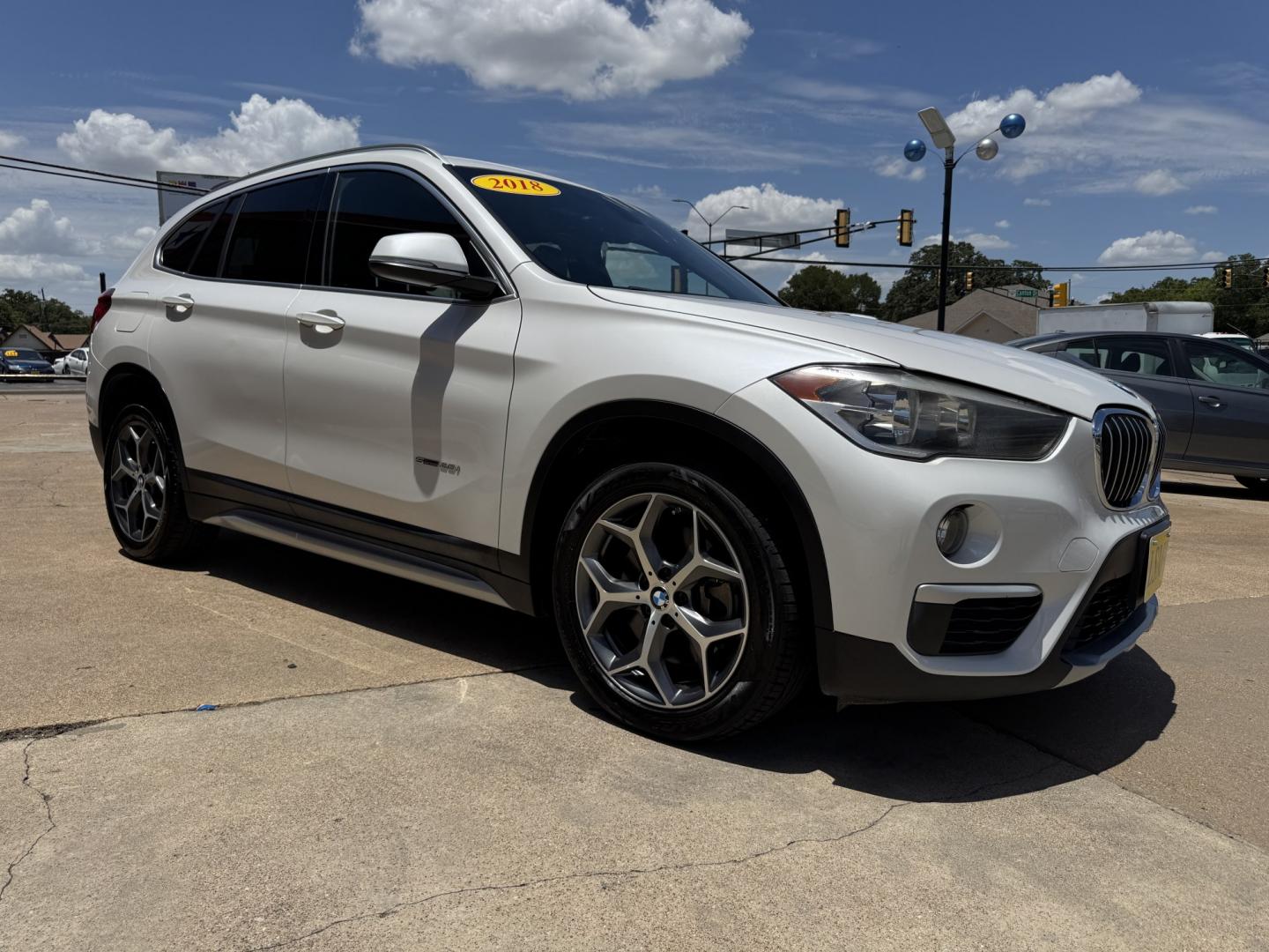 2018 WHITE BMW X1 SDRIVE28I (WBXHU7C31J5) , located at 5900 E. Lancaster Ave., Fort Worth, TX, 76112, (817) 457-5456, 0.000000, 0.000000- Photo#2