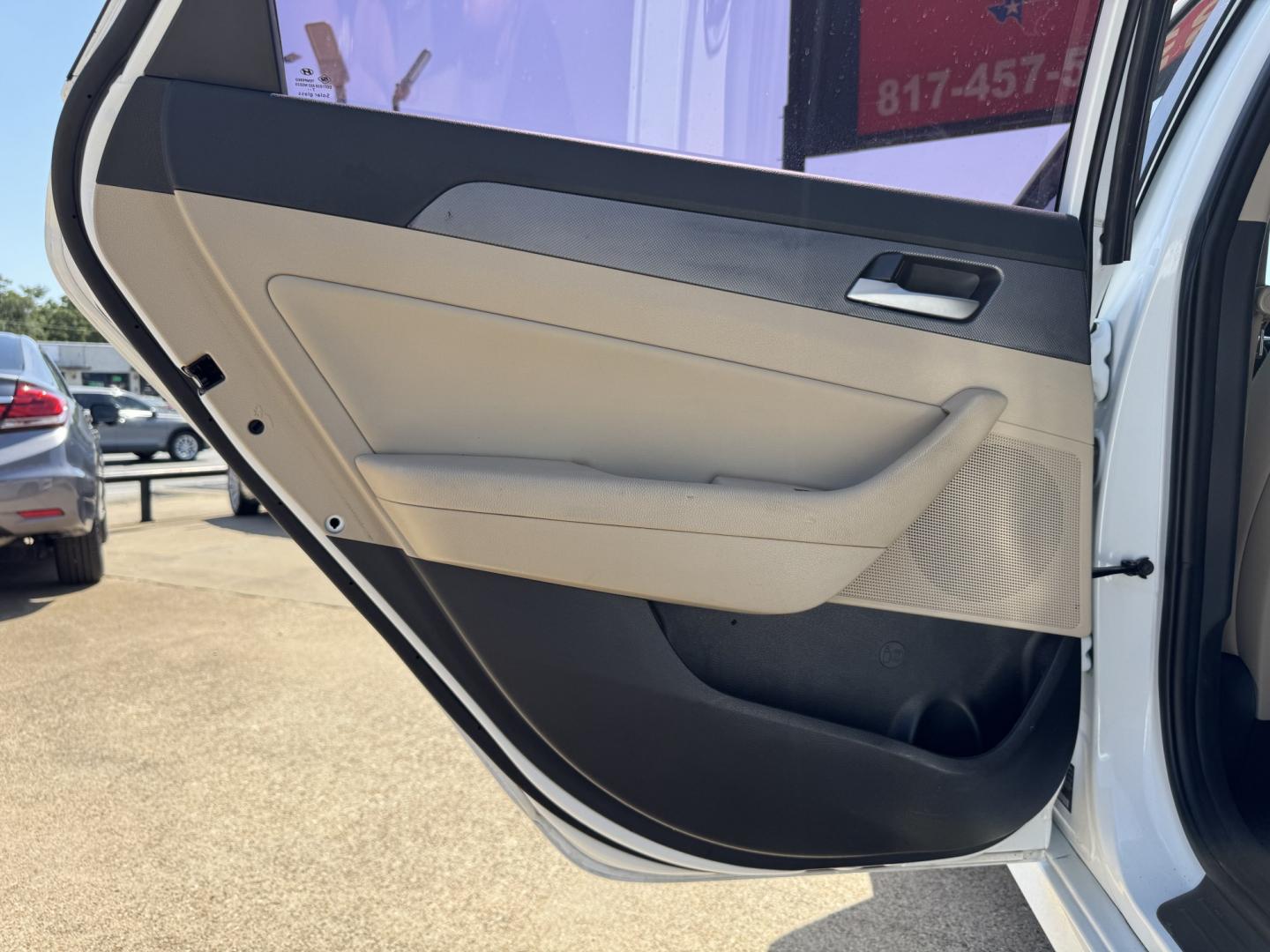 2018 WHITE HYUNDAI SONATA LIMITED; SPOR (5NPE34AF0JH) , located at 5900 E. Lancaster Ave., Fort Worth, TX, 76112, (817) 457-5456, 0.000000, 0.000000- Photo#11