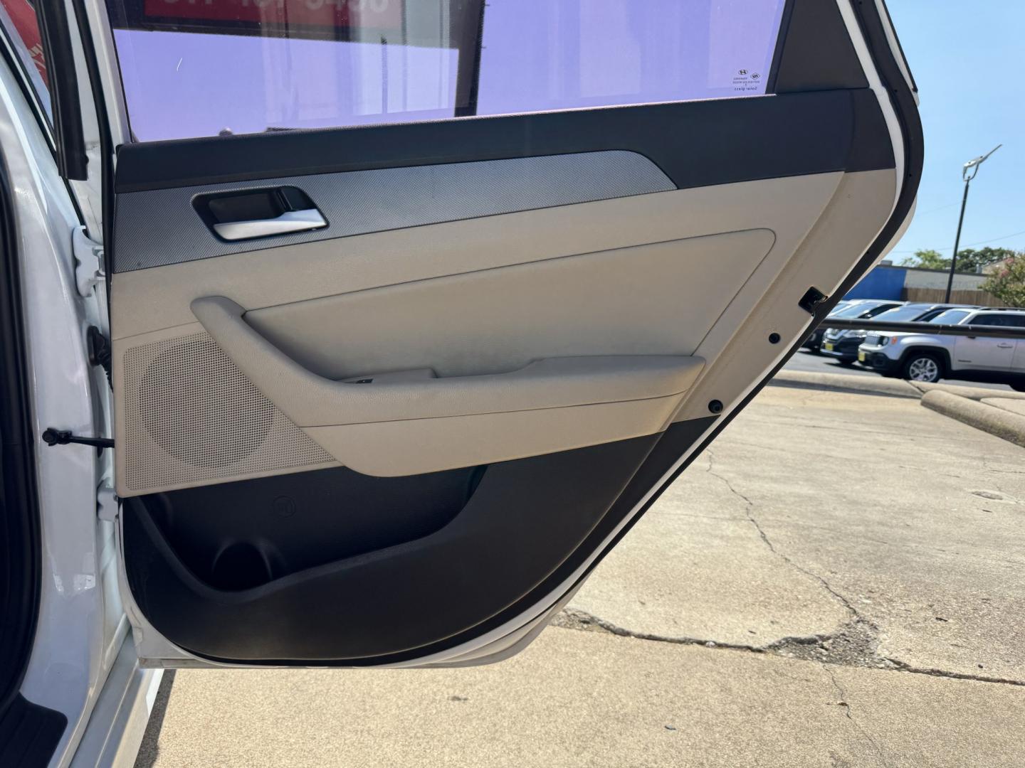 2018 WHITE HYUNDAI SONATA LIMITED; SPOR (5NPE34AF0JH) , located at 5900 E. Lancaster Ave., Fort Worth, TX, 76112, (817) 457-5456, 0.000000, 0.000000- Photo#13