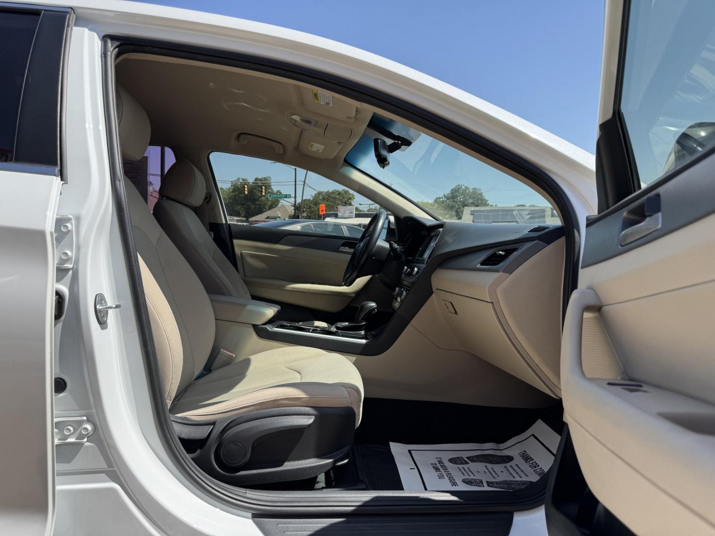 2018 WHITE HYUNDAI SONATA LIMITED; SPOR (5NPE34AF0JH) , located at 5900 E. Lancaster Ave., Fort Worth, TX, 76112, (817) 457-5456, 0.000000, 0.000000- Photo#16
