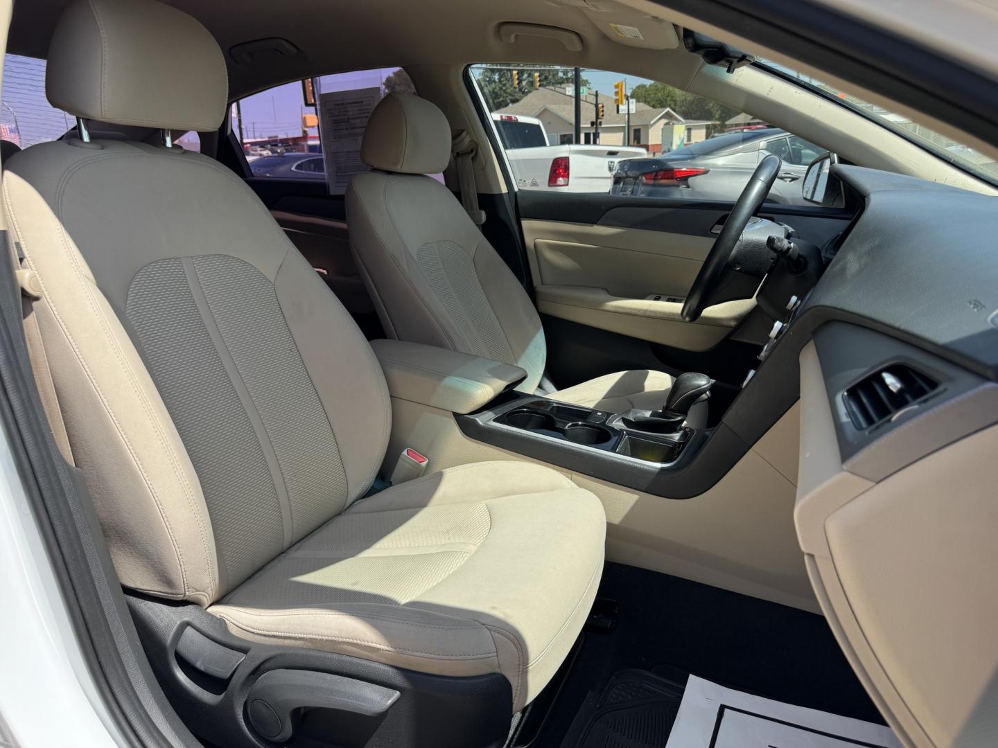 2018 WHITE HYUNDAI SONATA LIMITED; SPOR (5NPE34AF0JH) , located at 5900 E. Lancaster Ave., Fort Worth, TX, 76112, (817) 457-5456, 0.000000, 0.000000- Photo#17