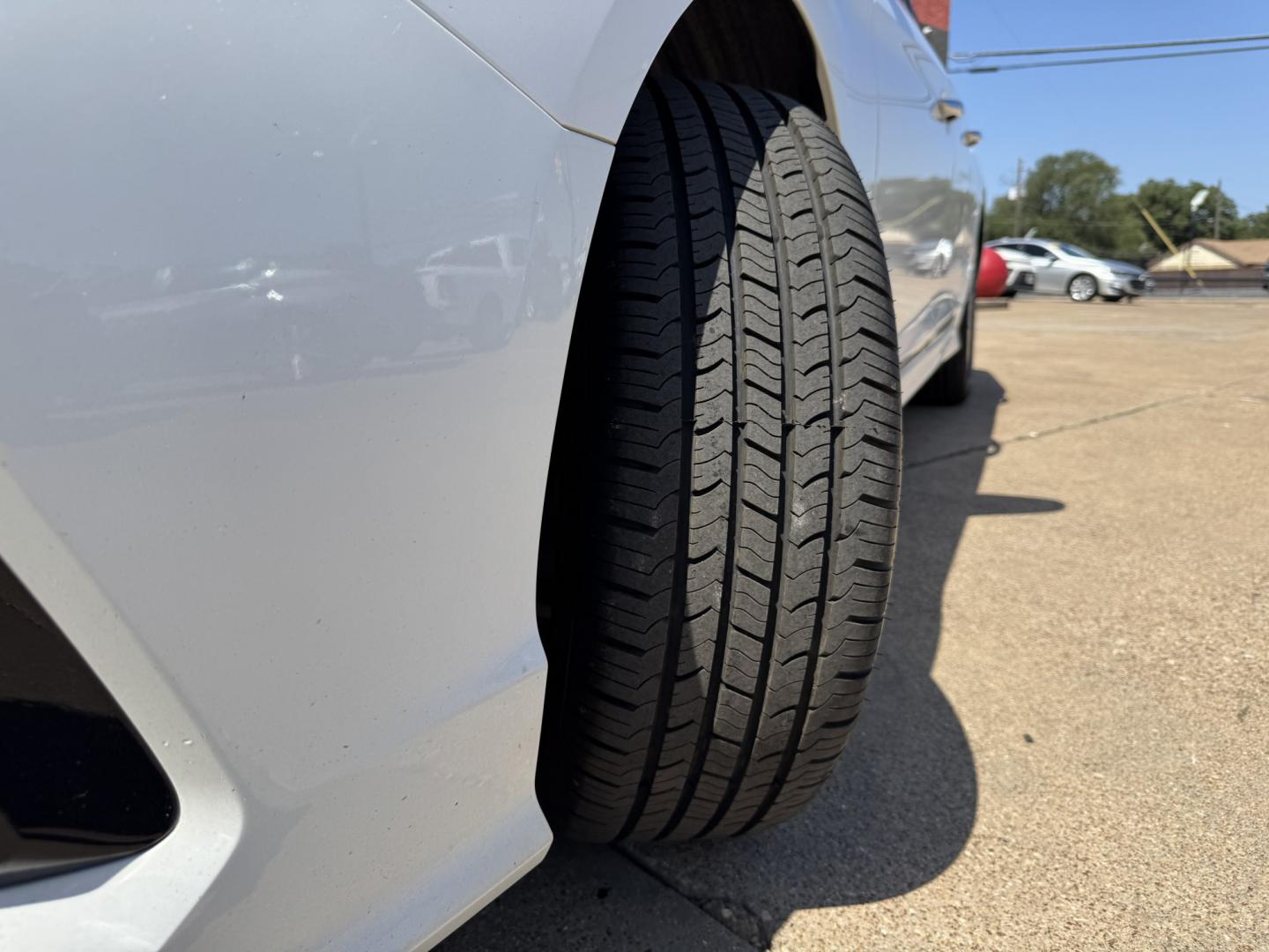 2018 WHITE HYUNDAI SONATA LIMITED; SPOR (5NPE34AF0JH) , located at 5900 E. Lancaster Ave., Fort Worth, TX, 76112, (817) 457-5456, 0.000000, 0.000000- Photo#23