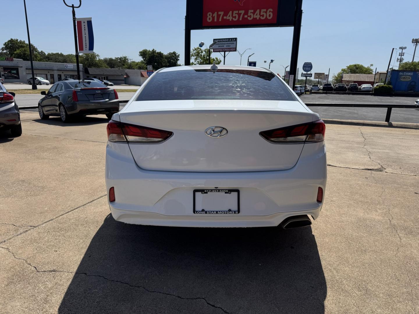 2018 WHITE HYUNDAI SONATA LIMITED; SPOR (5NPE34AF0JH) , located at 5900 E. Lancaster Ave., Fort Worth, TX, 76112, (817) 457-5456, 0.000000, 0.000000- Photo#4