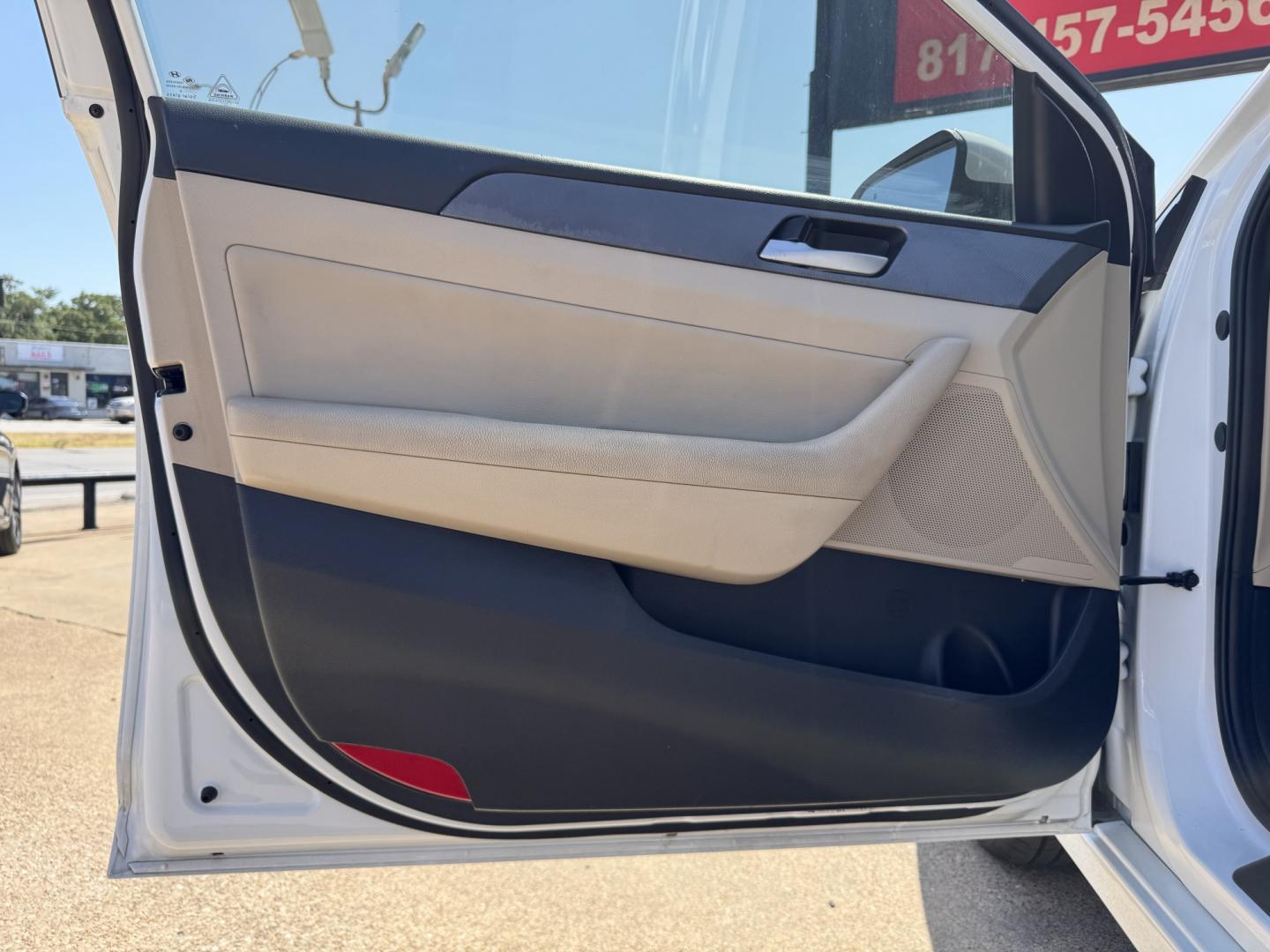 2018 WHITE HYUNDAI SONATA LIMITED; SPOR (5NPE34AF0JH) , located at 5900 E. Lancaster Ave., Fort Worth, TX, 76112, (817) 457-5456, 0.000000, 0.000000- Photo#7