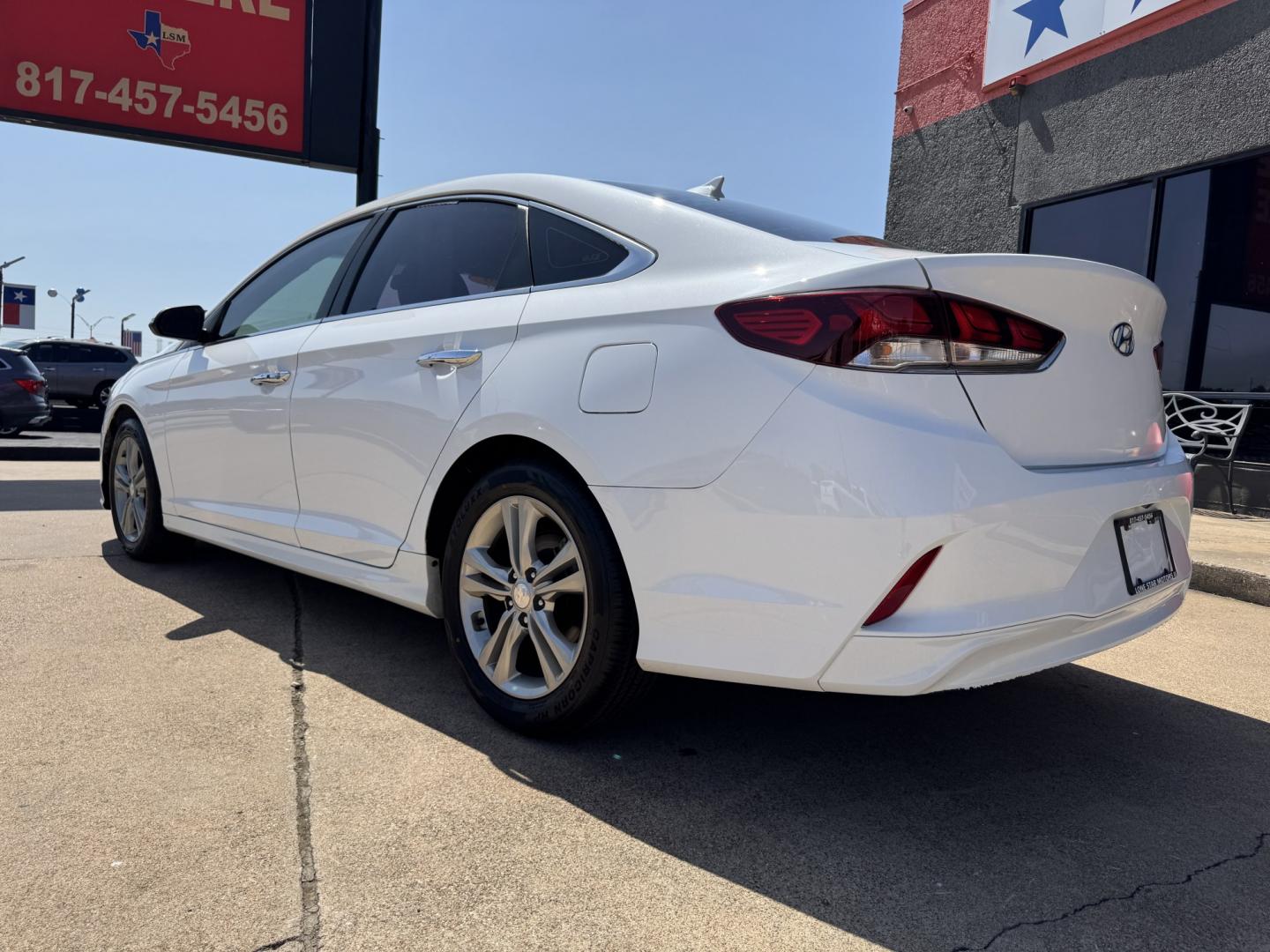 2018 WHITE HYUNDAI SONATA LIMITED; SPOR (5NPE34AF0JH) , located at 5900 E. Lancaster Ave., Fort Worth, TX, 76112, (817) 457-5456, 0.000000, 0.000000- Photo#6