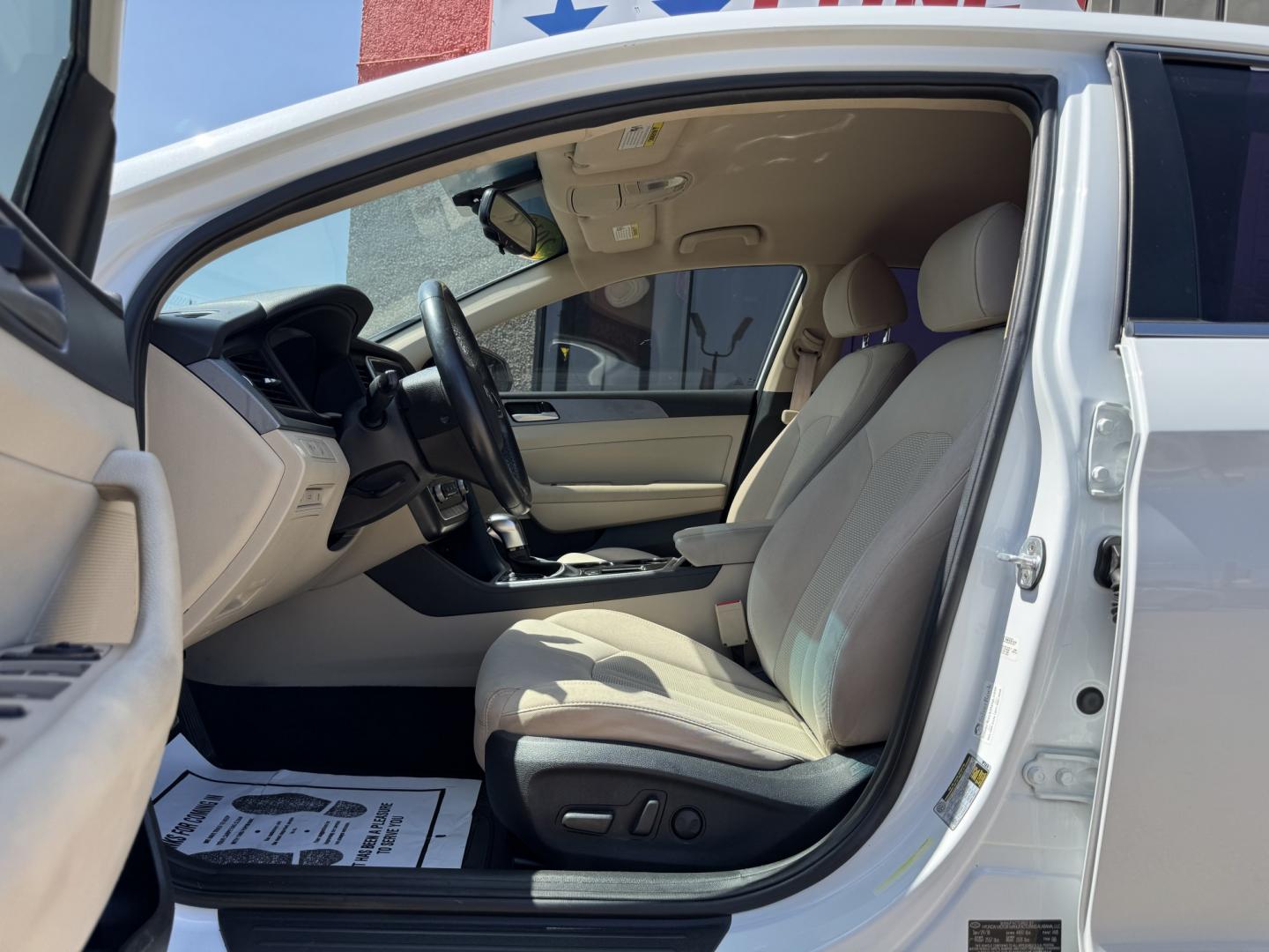 2018 WHITE HYUNDAI SONATA LIMITED; SPOR (5NPE34AF0JH) , located at 5900 E. Lancaster Ave., Fort Worth, TX, 76112, (817) 457-5456, 0.000000, 0.000000- Photo#8