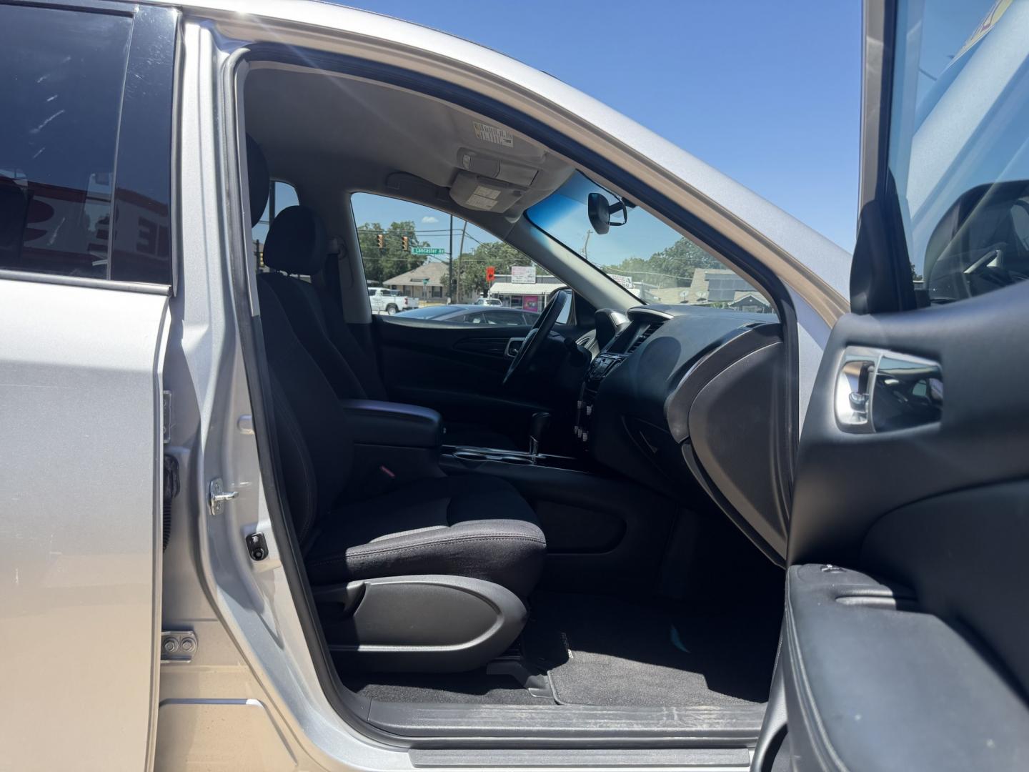 2018 SILVER NISSAN PATHFINDER S; SL; PL (5N1DR2MN0JC) , located at 5900 E. Lancaster Ave., Fort Worth, TX, 76112, (817) 457-5456, 0.000000, 0.000000- Photo#19