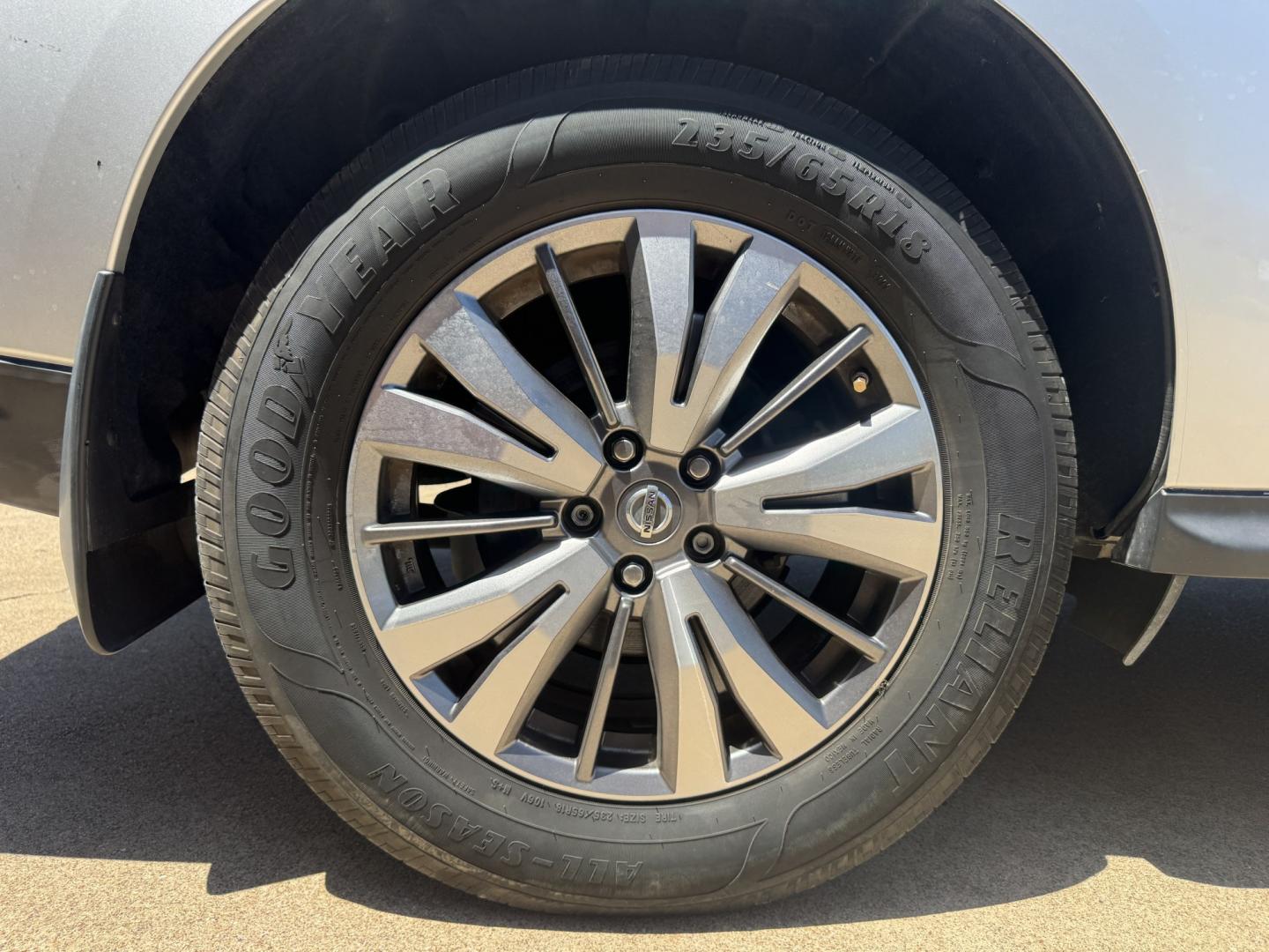 2018 SILVER NISSAN PATHFINDER S; SL; PL (5N1DR2MN0JC) , located at 5900 E. Lancaster Ave., Fort Worth, TX, 76112, (817) 457-5456, 0.000000, 0.000000- Photo#27