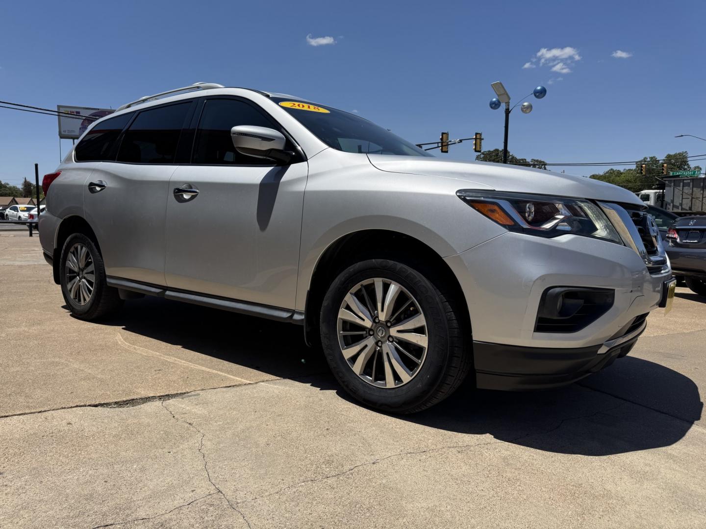 2018 SILVER NISSAN PATHFINDER S; SL; PL (5N1DR2MN0JC) , located at 5900 E. Lancaster Ave., Fort Worth, TX, 76112, (817) 457-5456, 0.000000, 0.000000- Photo#2
