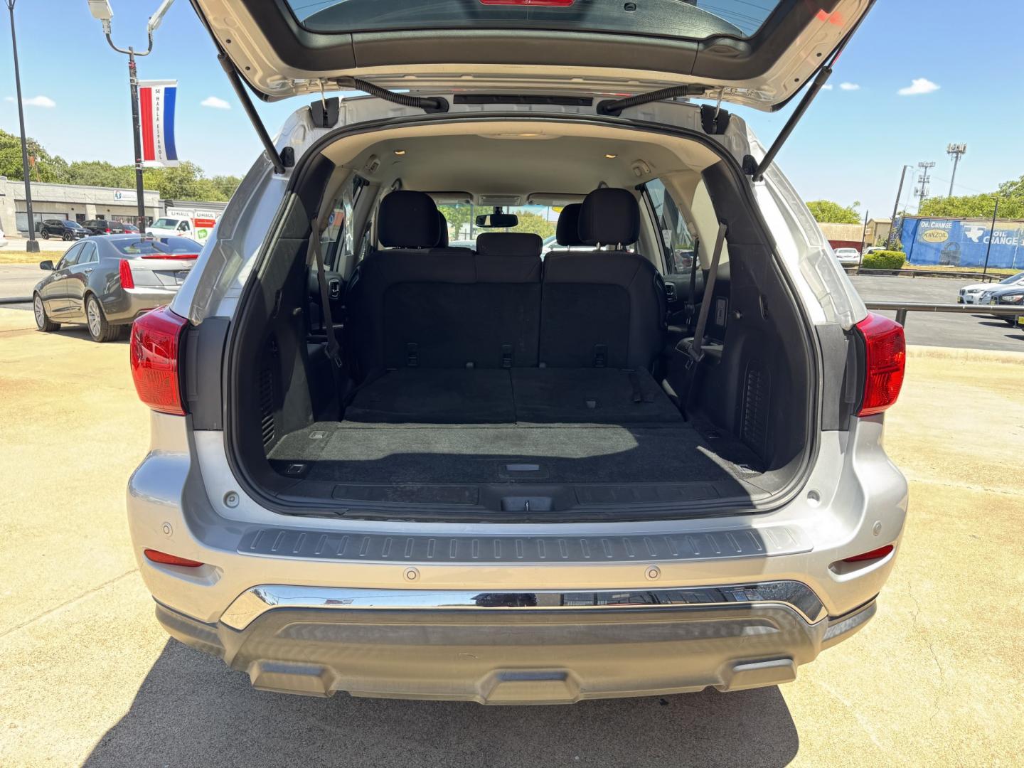 2018 SILVER NISSAN PATHFINDER S; SL; PL (5N1DR2MN0JC) , located at 5900 E. Lancaster Ave., Fort Worth, TX, 76112, (817) 457-5456, 0.000000, 0.000000- Photo#6