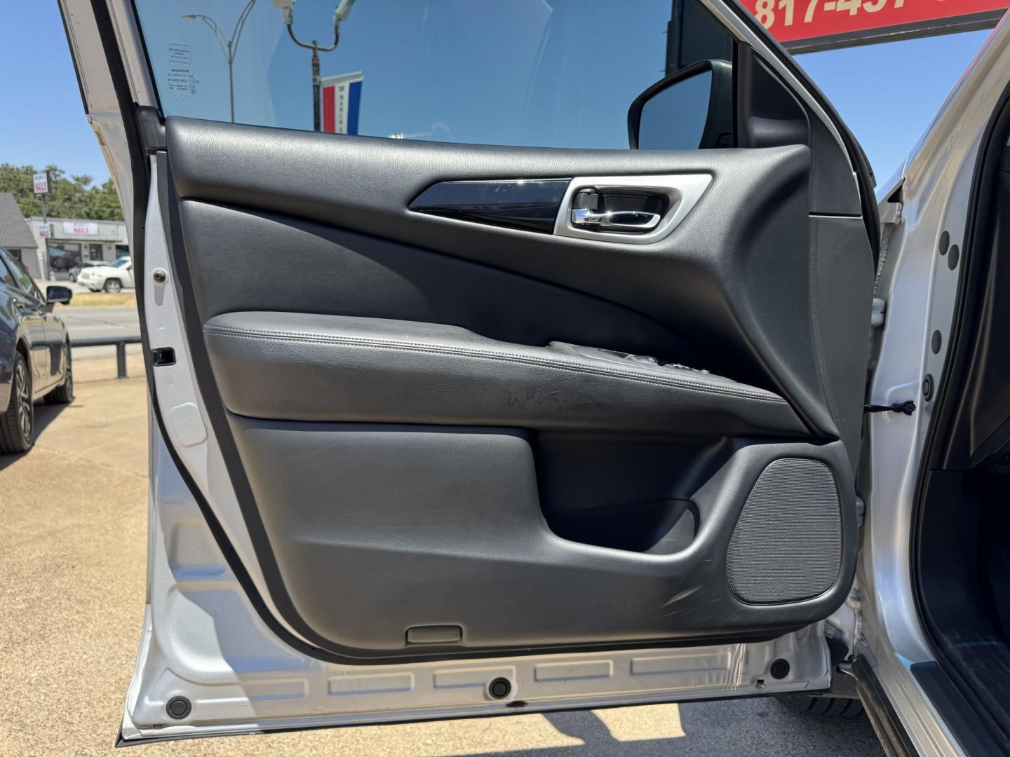 2018 SILVER NISSAN PATHFINDER S; SL; PL (5N1DR2MN0JC) , located at 5900 E. Lancaster Ave., Fort Worth, TX, 76112, (817) 457-5456, 0.000000, 0.000000- Photo#8