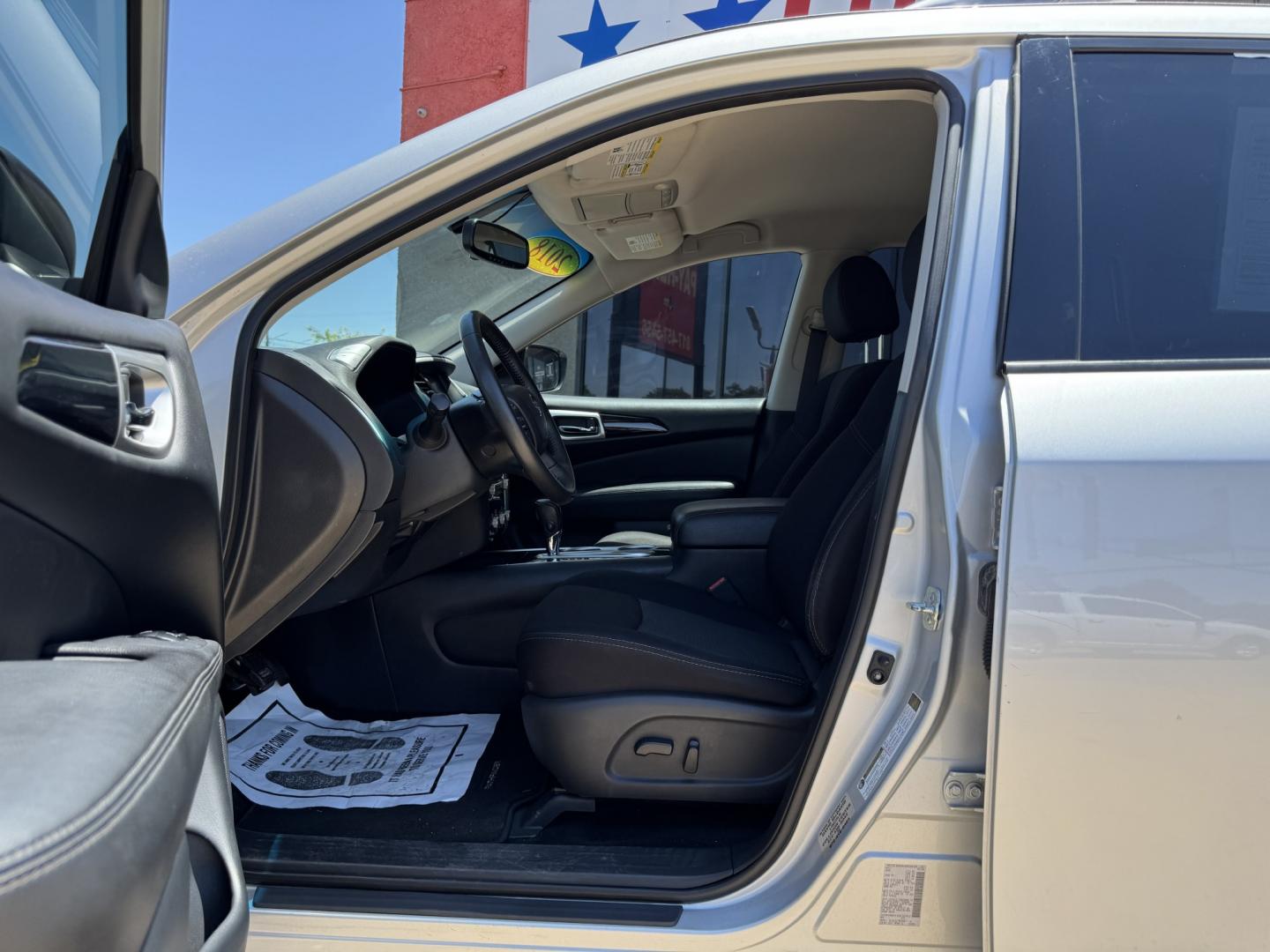 2018 SILVER NISSAN PATHFINDER S; SL; PL (5N1DR2MN0JC) , located at 5900 E. Lancaster Ave., Fort Worth, TX, 76112, (817) 457-5456, 0.000000, 0.000000- Photo#9