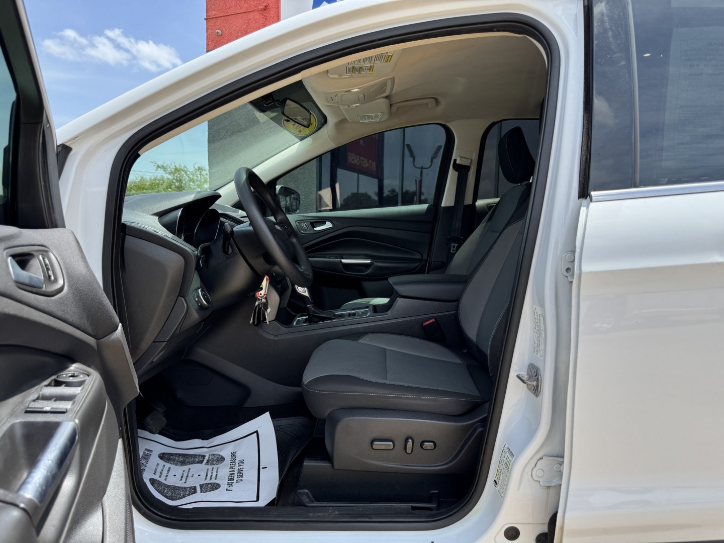 2018 WHITE FORD ESCAPE SE (1FMCU9GD5JU) , located at 5900 E. Lancaster Ave., Fort Worth, TX, 76112, (817) 457-5456, 0.000000, 0.000000- Photo#8